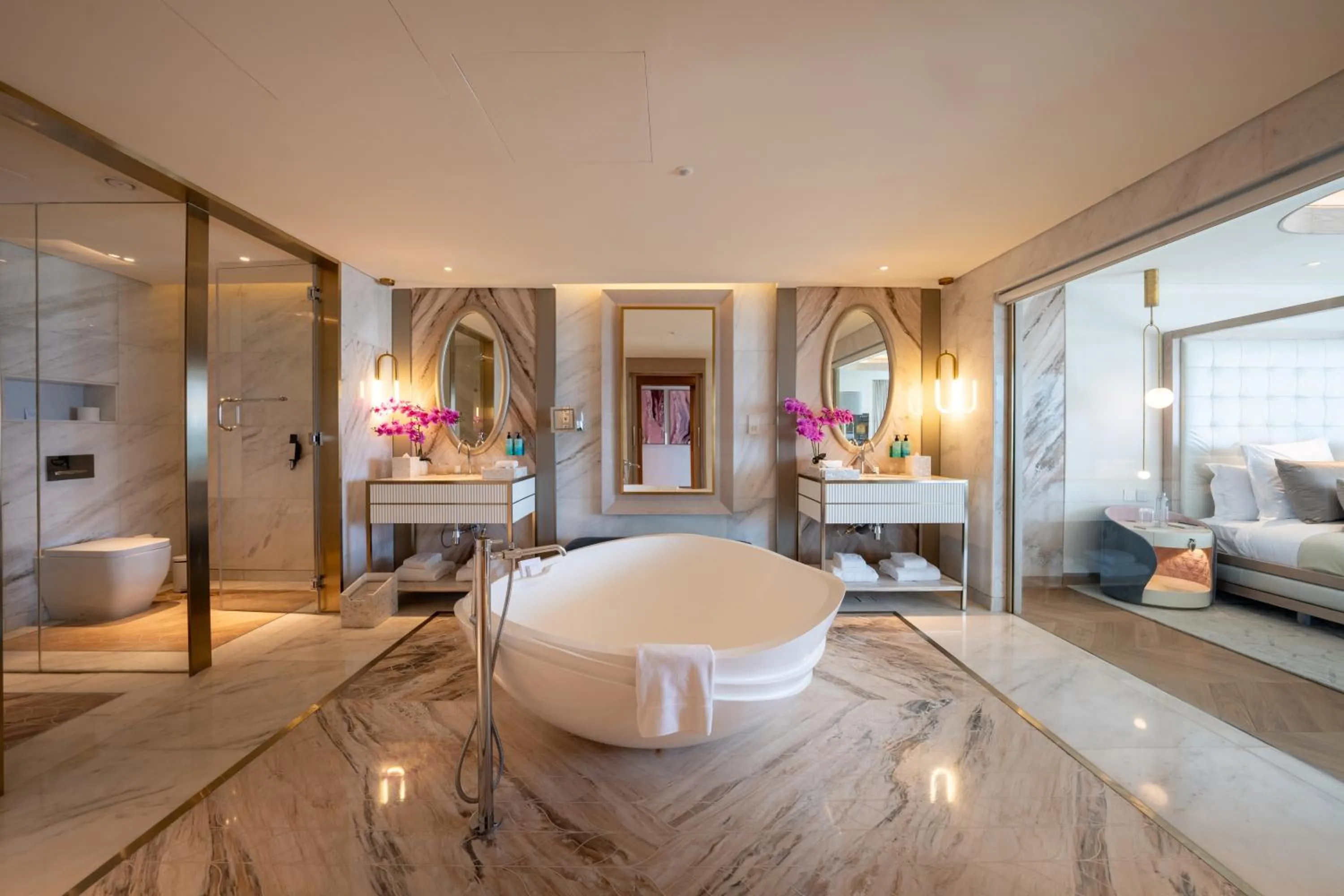 Shower in FIVE Luxe