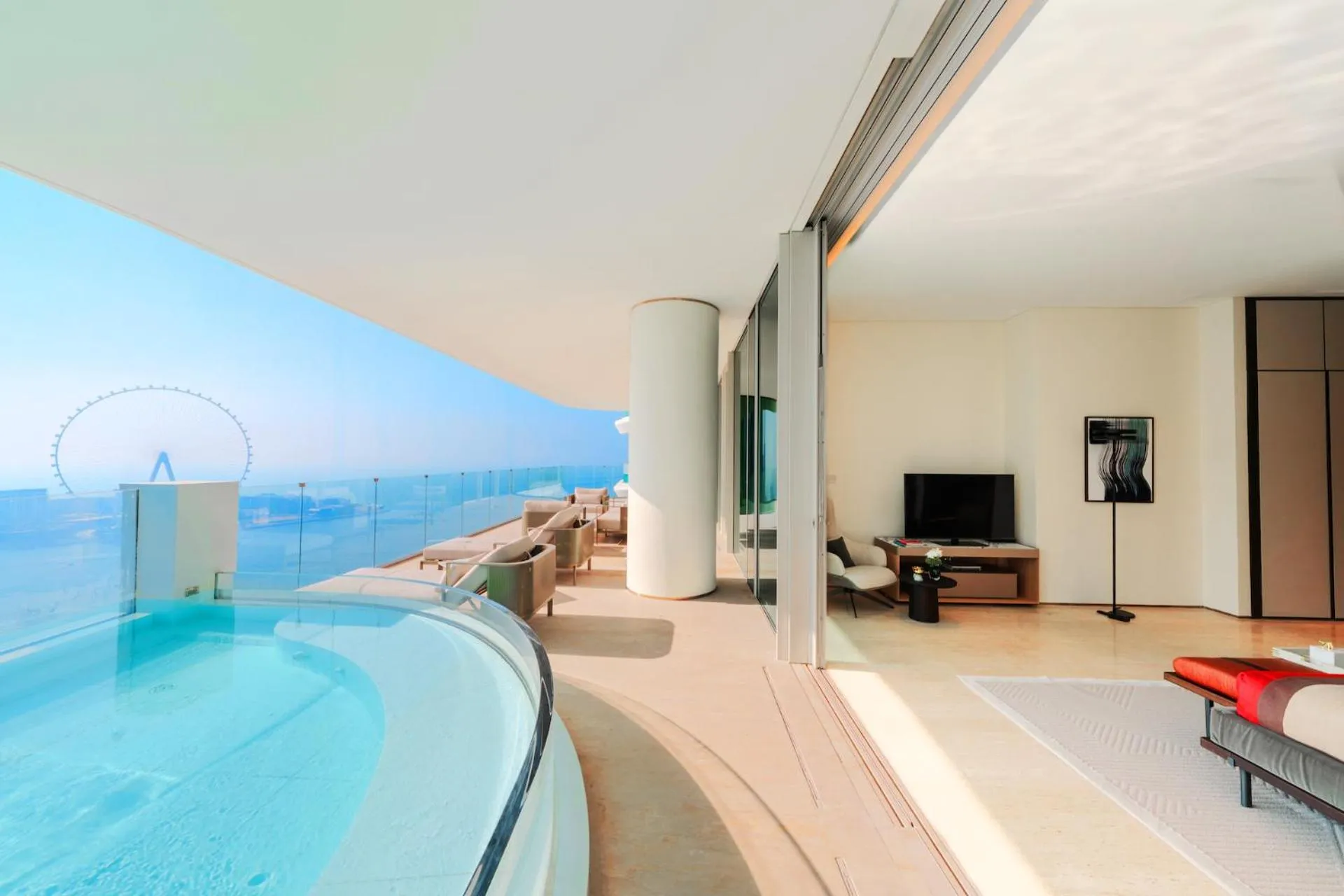 Sea view in FIVE Luxe