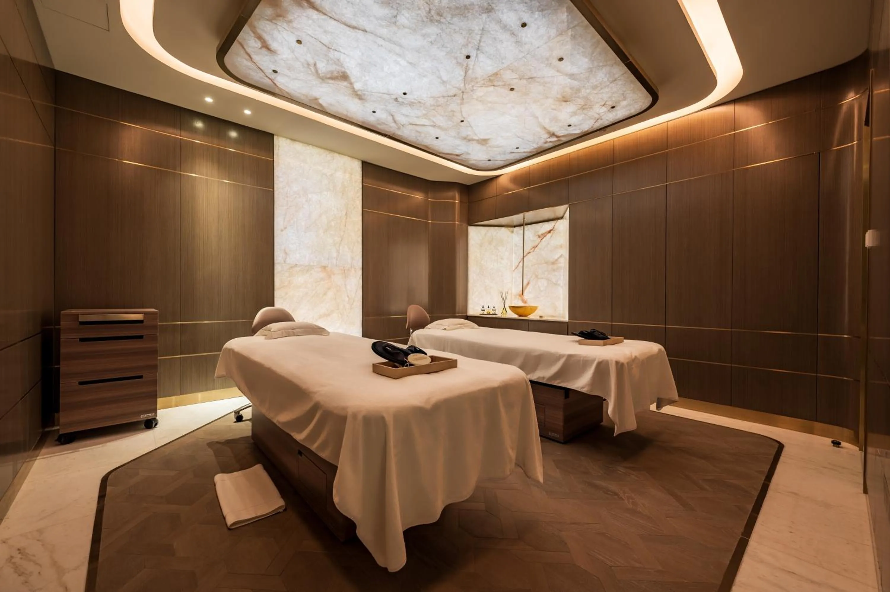 Massage in FIVE Luxe