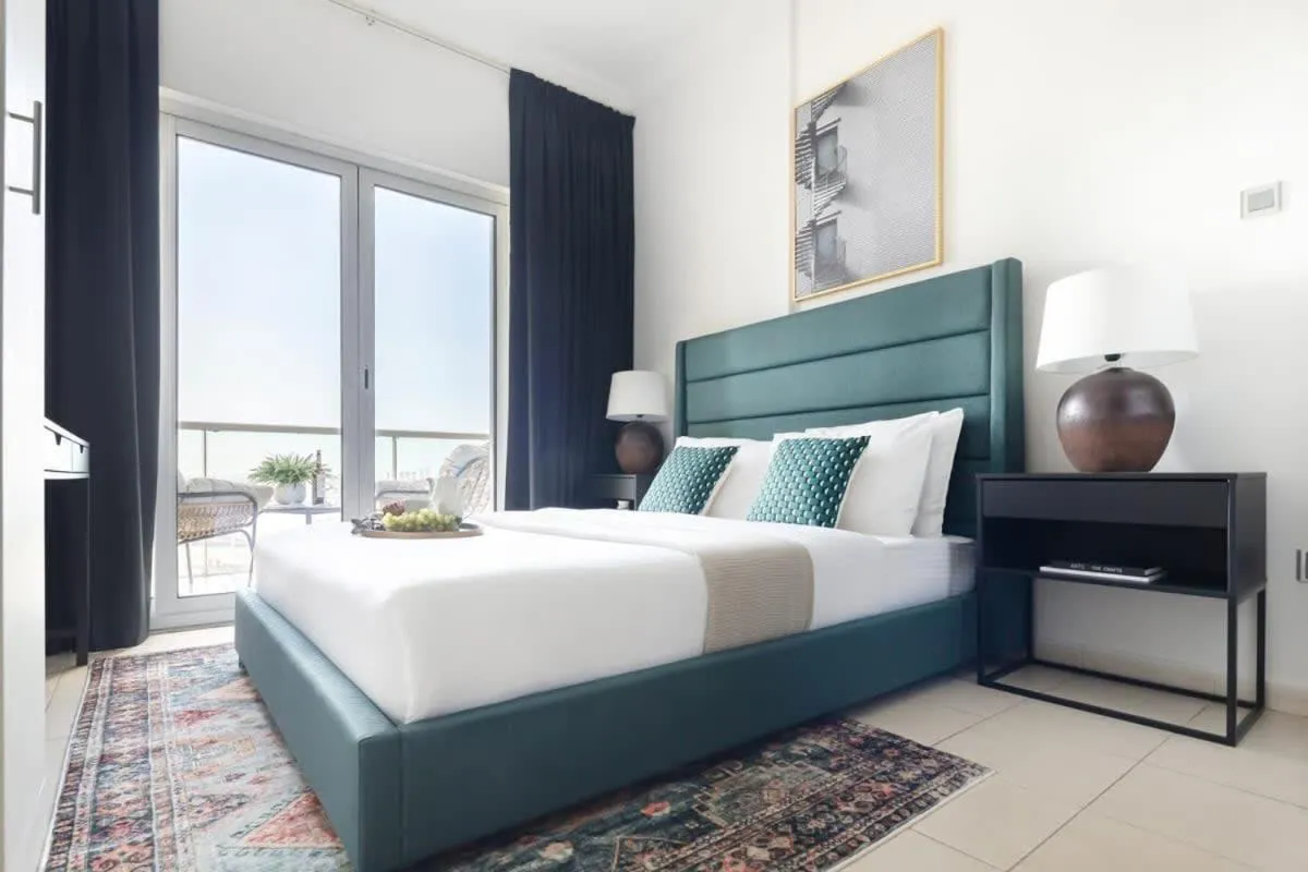 Bed in Frank Porter - Lake View Tower