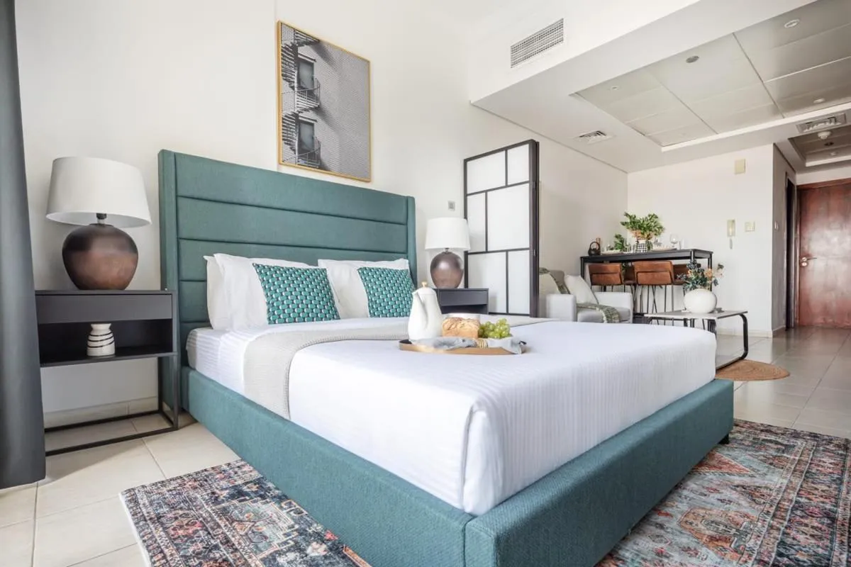 Bed in Frank Porter - Lake View Tower