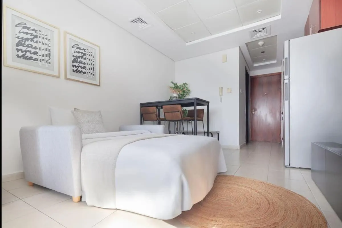 Bed in Frank Porter - Lake View Tower