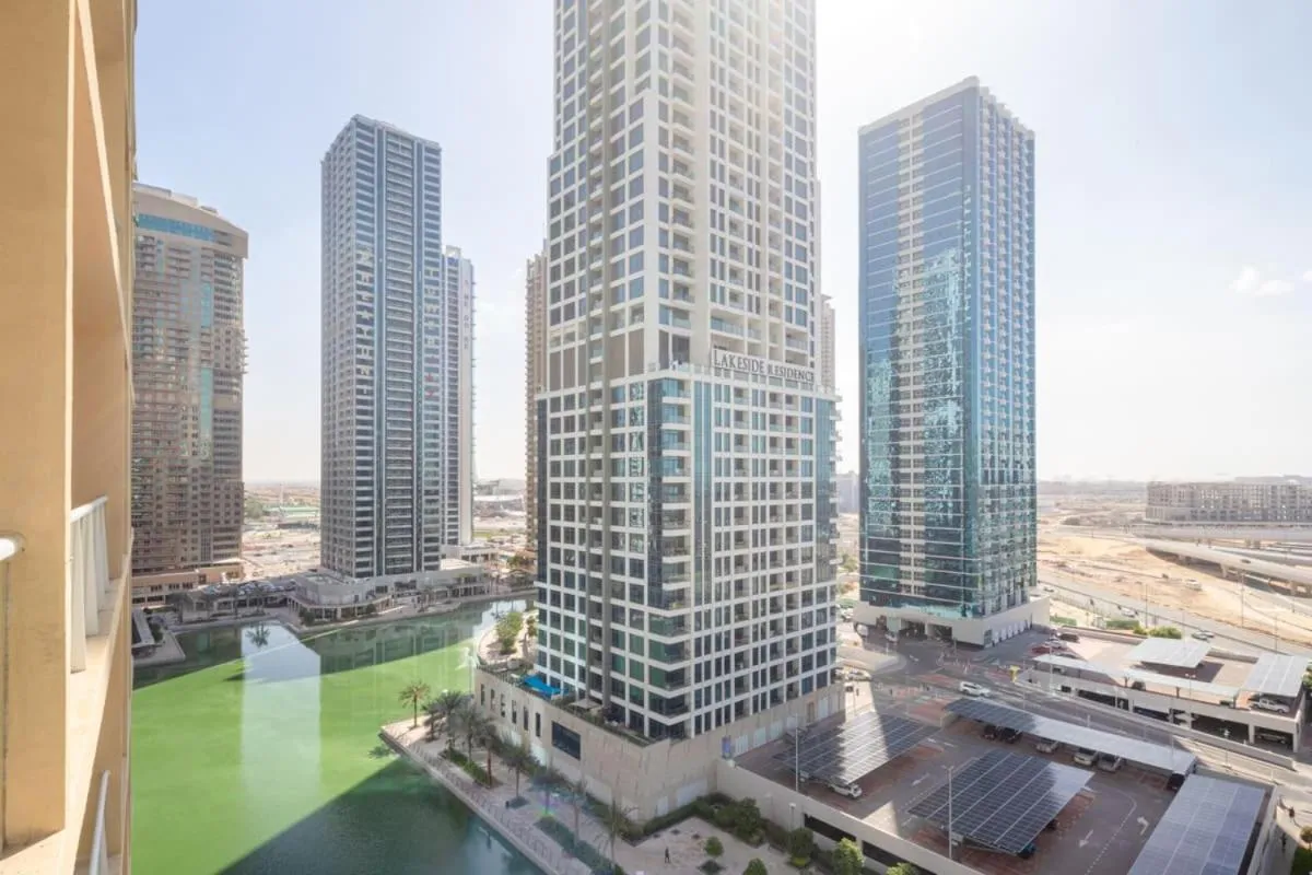 Property building in Frank Porter - Lake View Tower