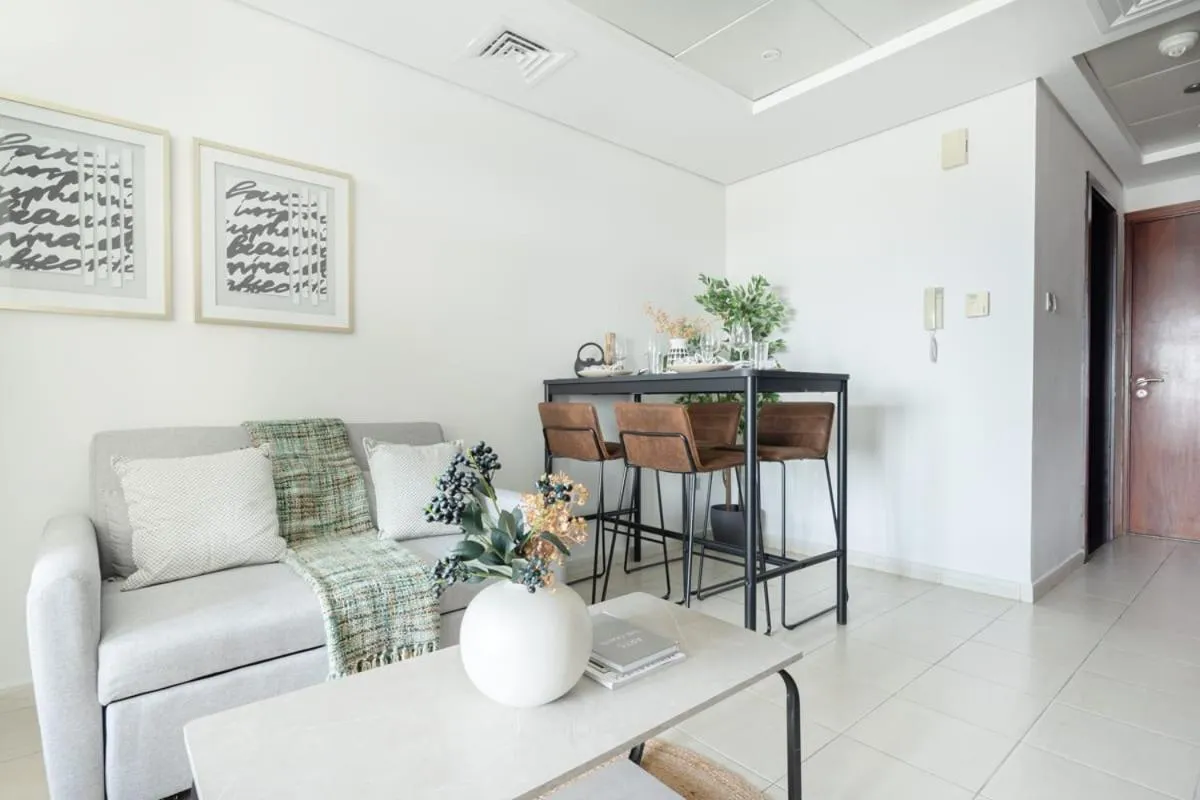 Living room in Frank Porter - Lake View Tower