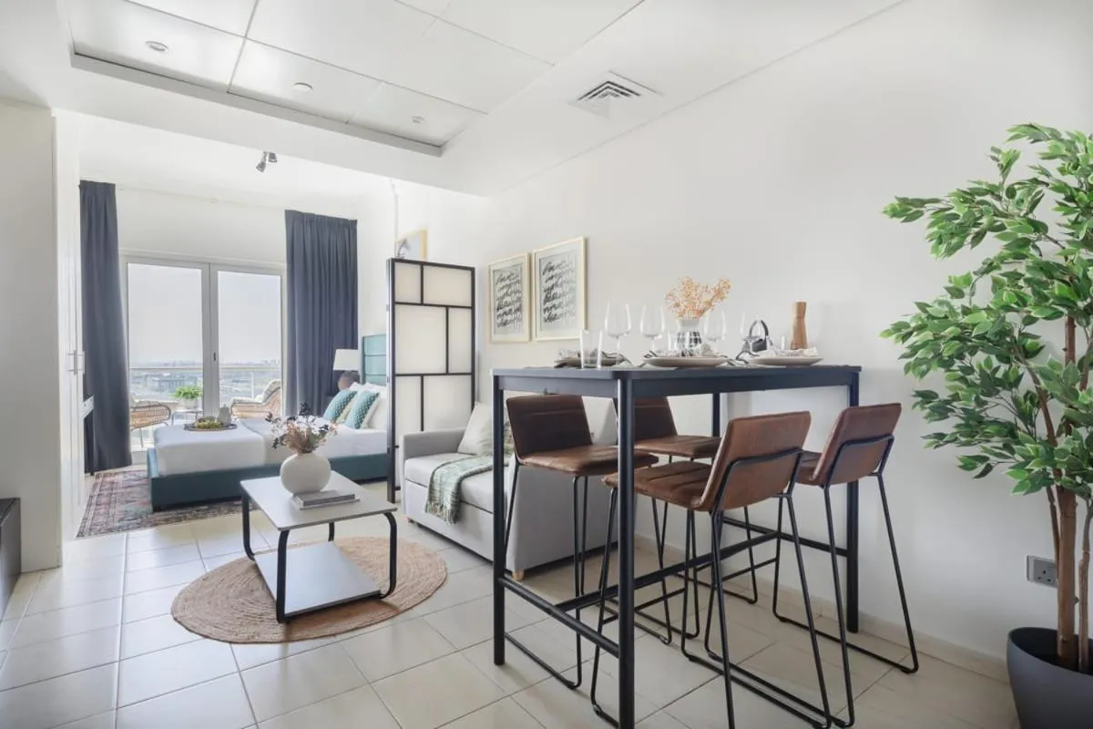 Living room in Frank Porter - Lake View Tower