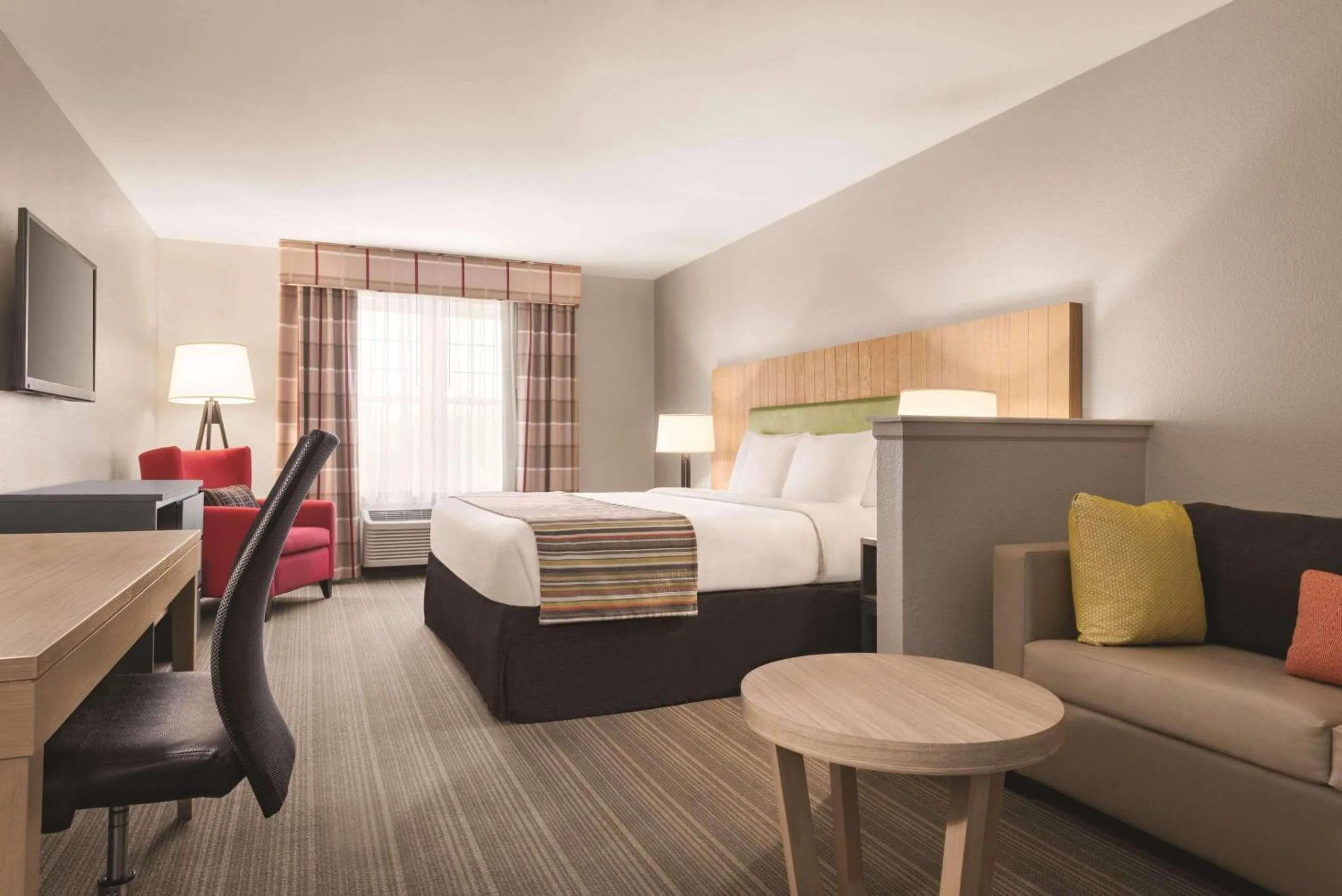 Bedroom, Bed in Country Inn & Suites by Radisson, Schaumburg, IL