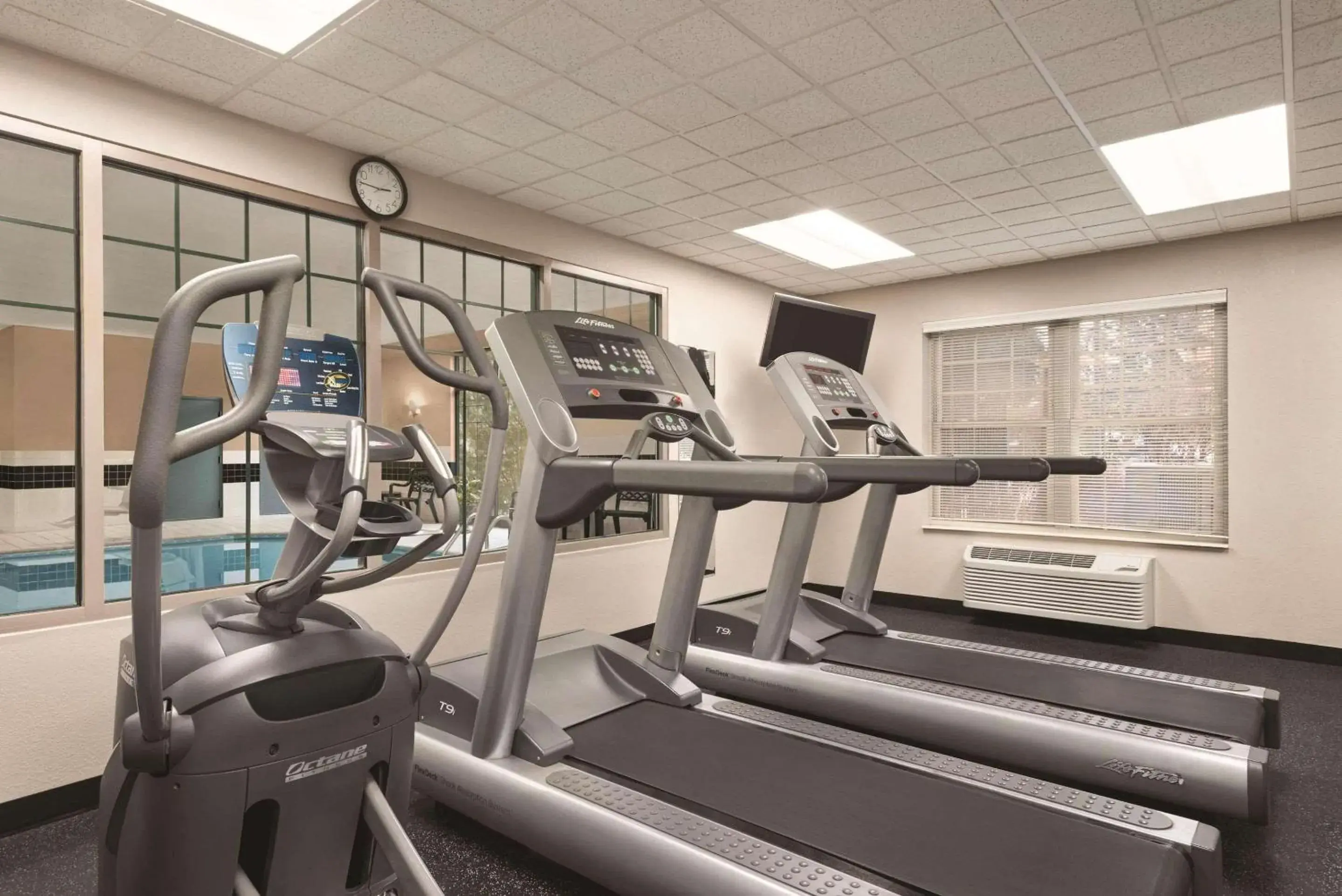 Fitness centre/facilities in Country Inn & Suites by Radisson, Schaumburg, IL Fitness centre/facilities in Country Inn & Suites by Radisson, Schaumburg, IL