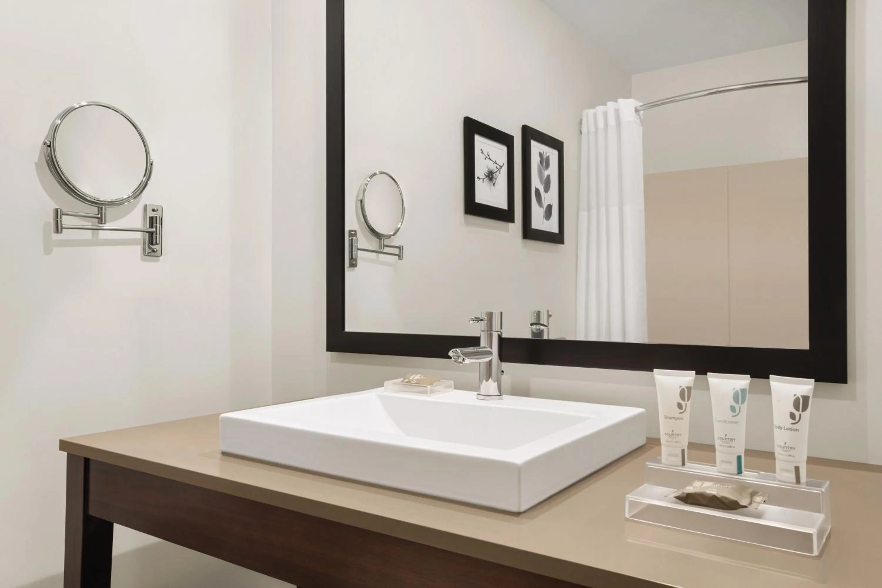 Bathroom in Country Inn & Suites by Radisson, Schaumburg, IL