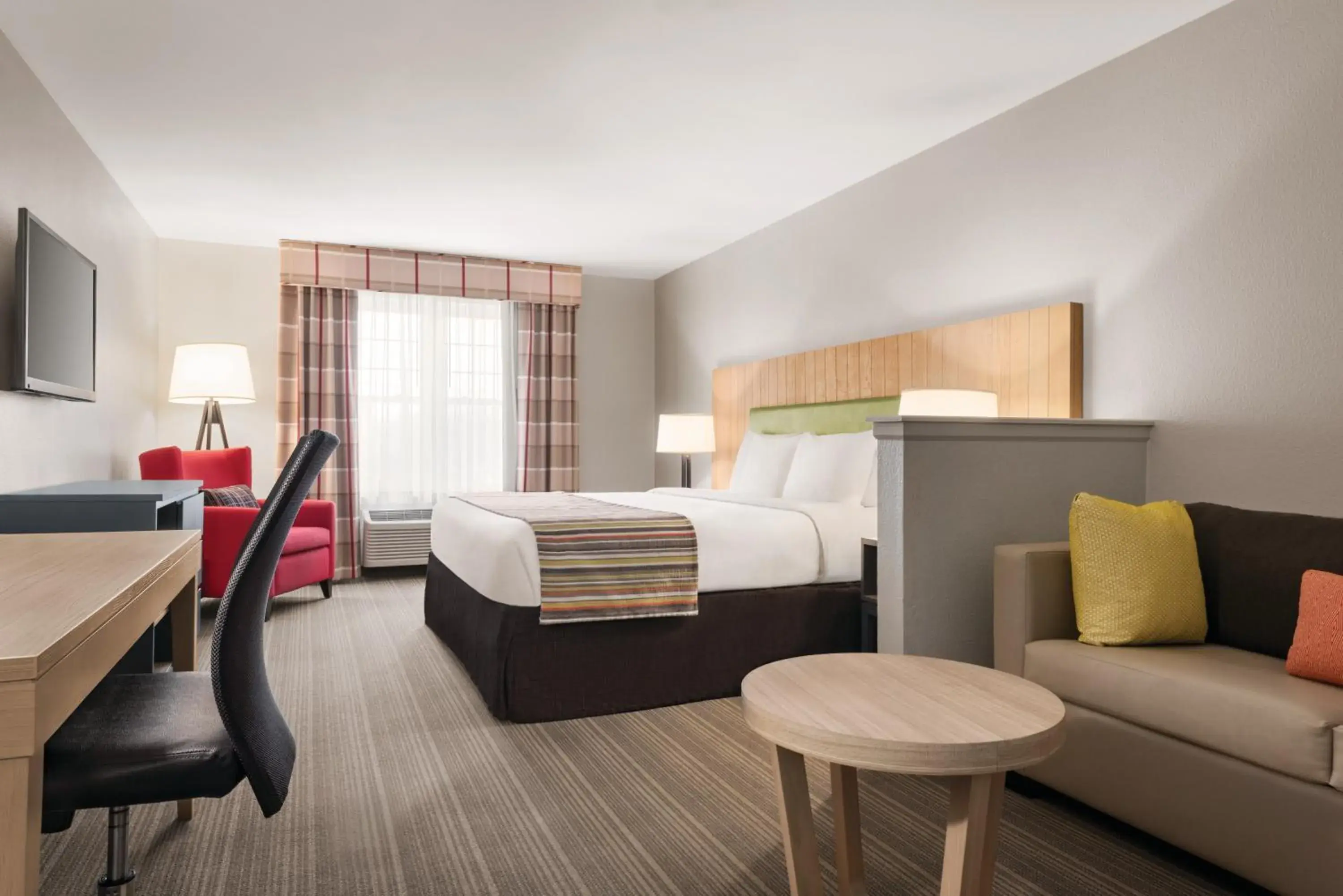 Executive King Suite - Non-Smoking in Country Inn & Suites by Radisson, Schaumburg, IL Executive King Suite - Non-Smoking in Country Inn & Suites by Radisson, Schaumburg, IL