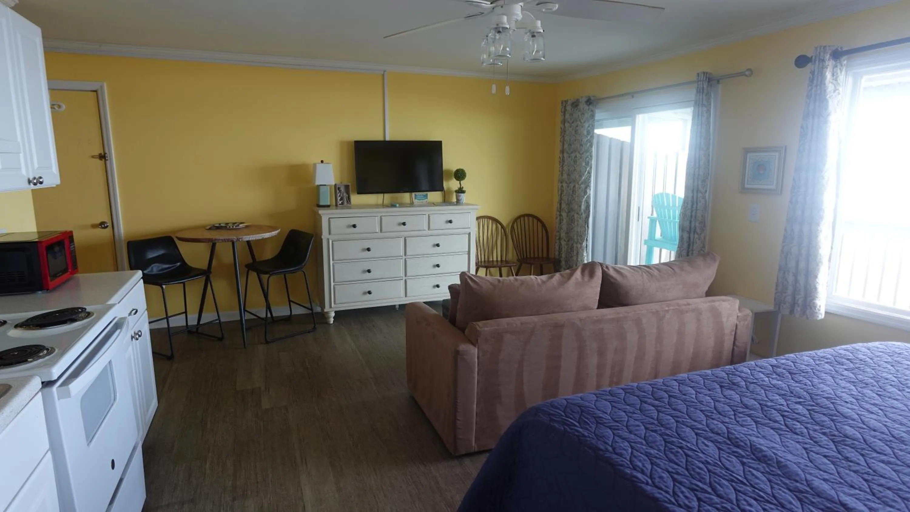 TV and multimedia in Sea Vista Motel