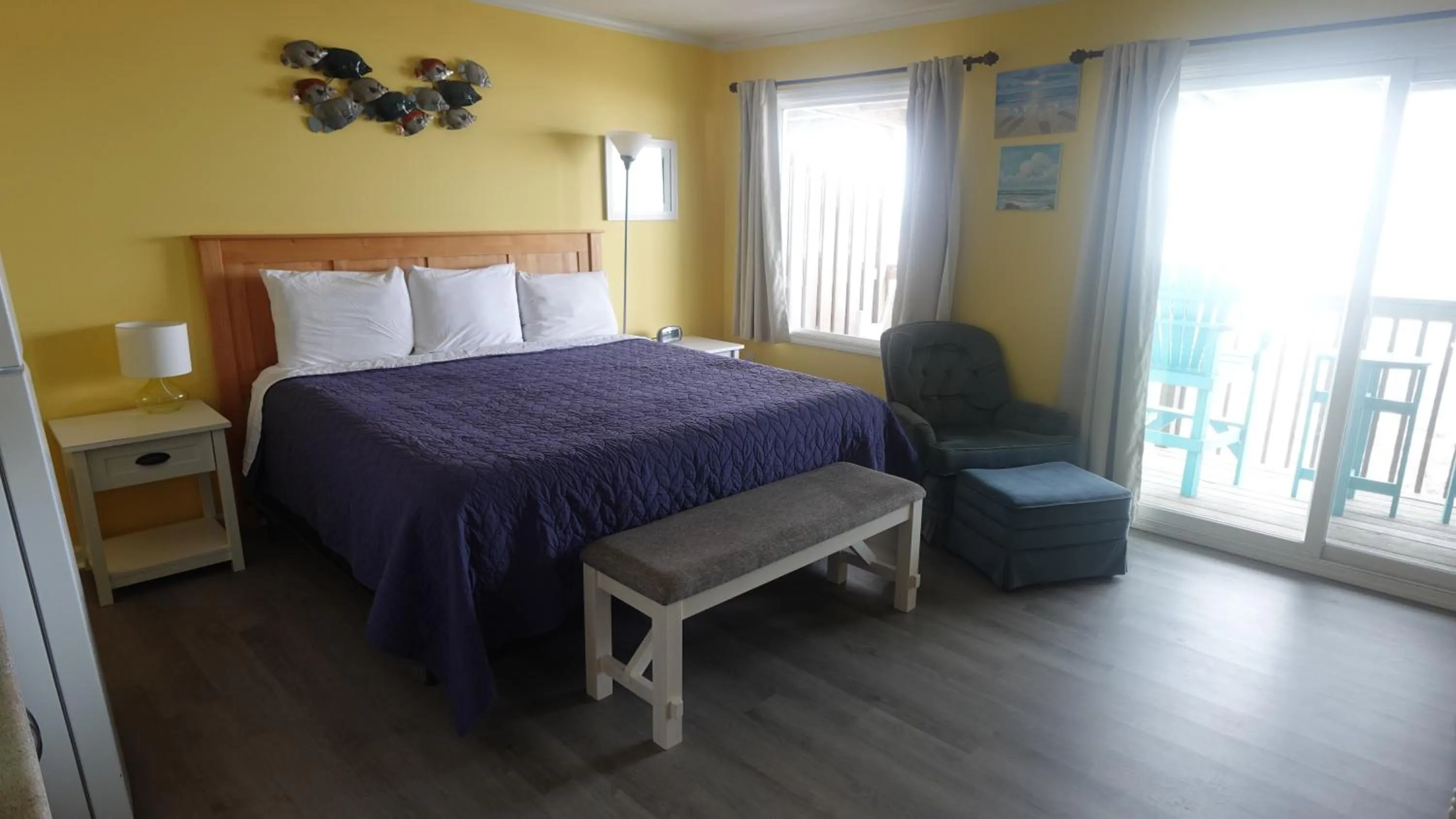 Photo of the whole room, Bed in Sea Vista Motel