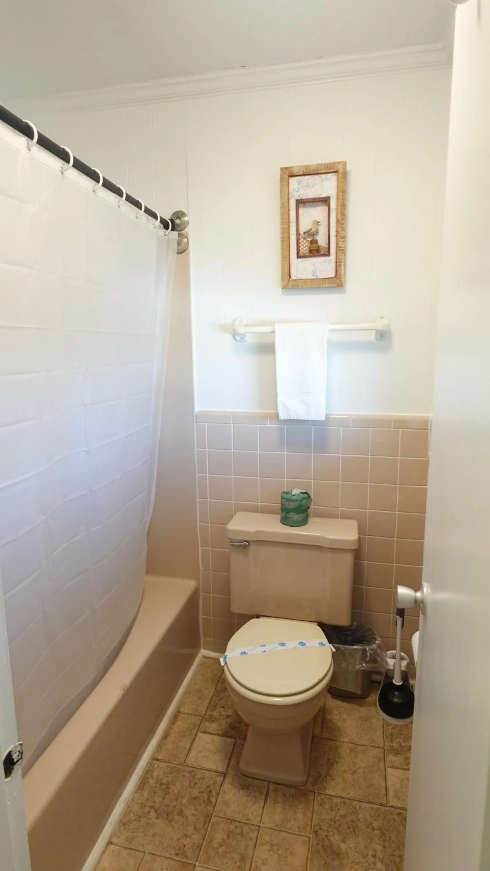 Shower in Sea Vista Motel