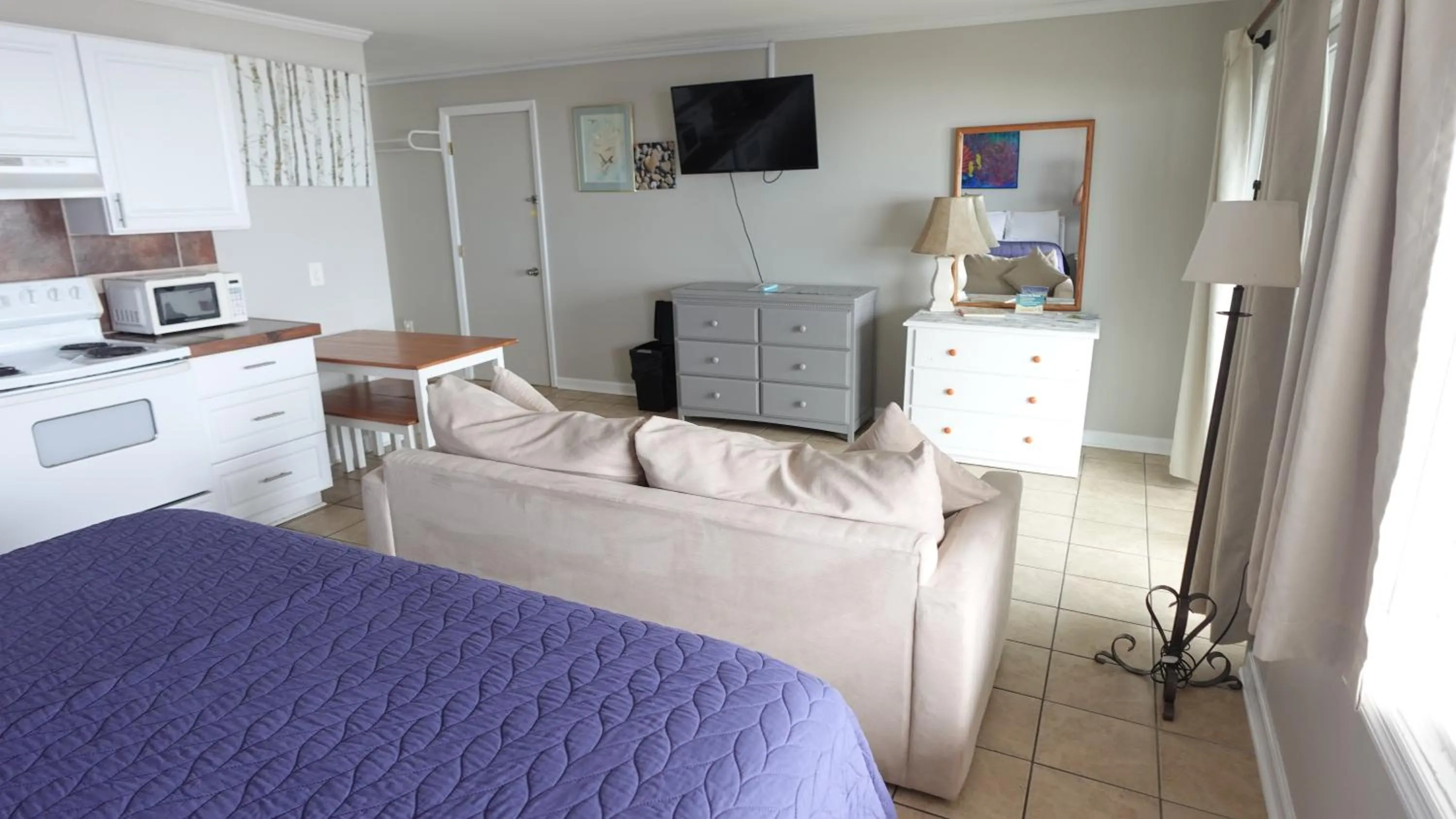 TV and multimedia in Sea Vista Motel