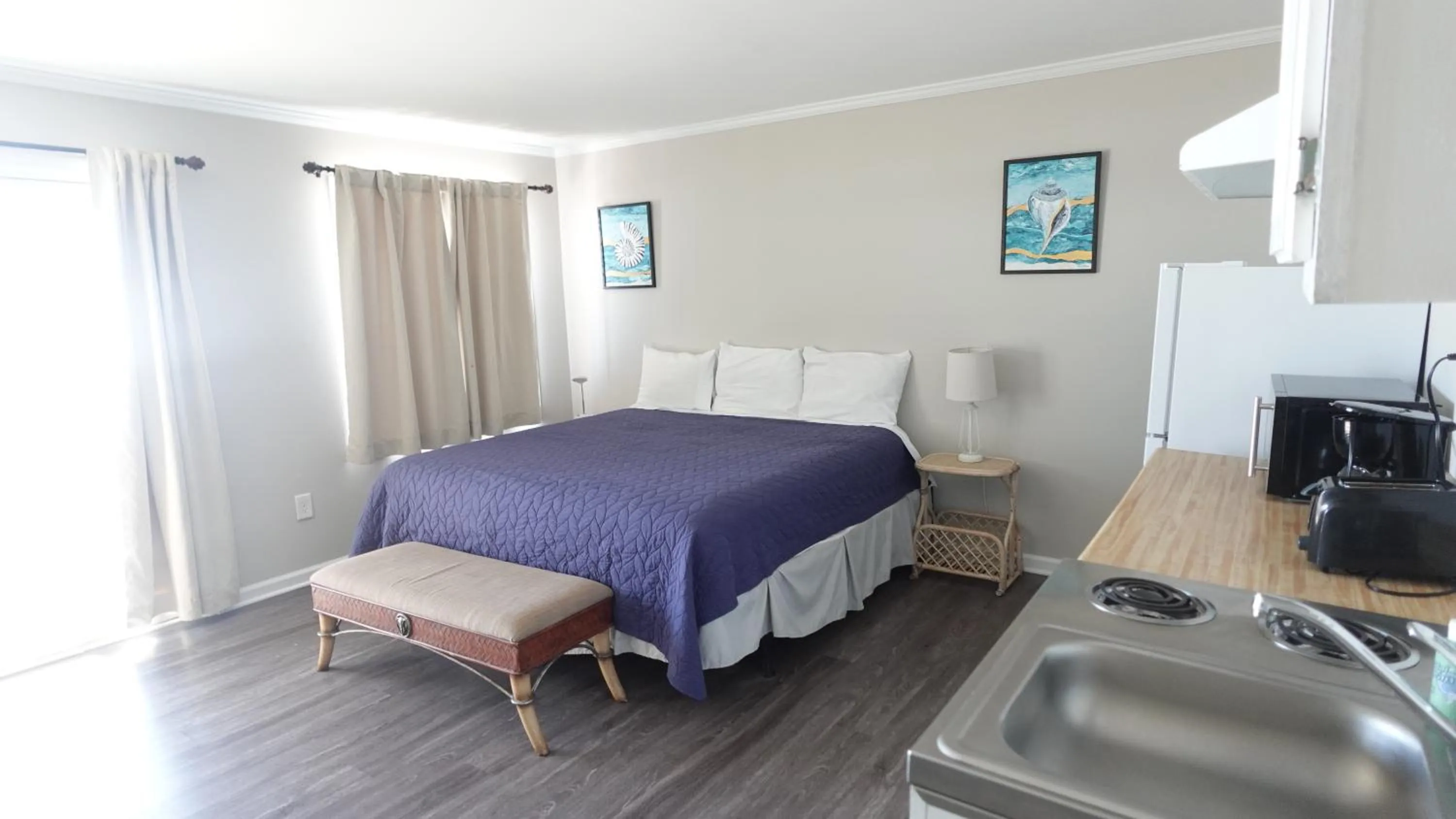 Photo of the whole room in Sea Vista Motel