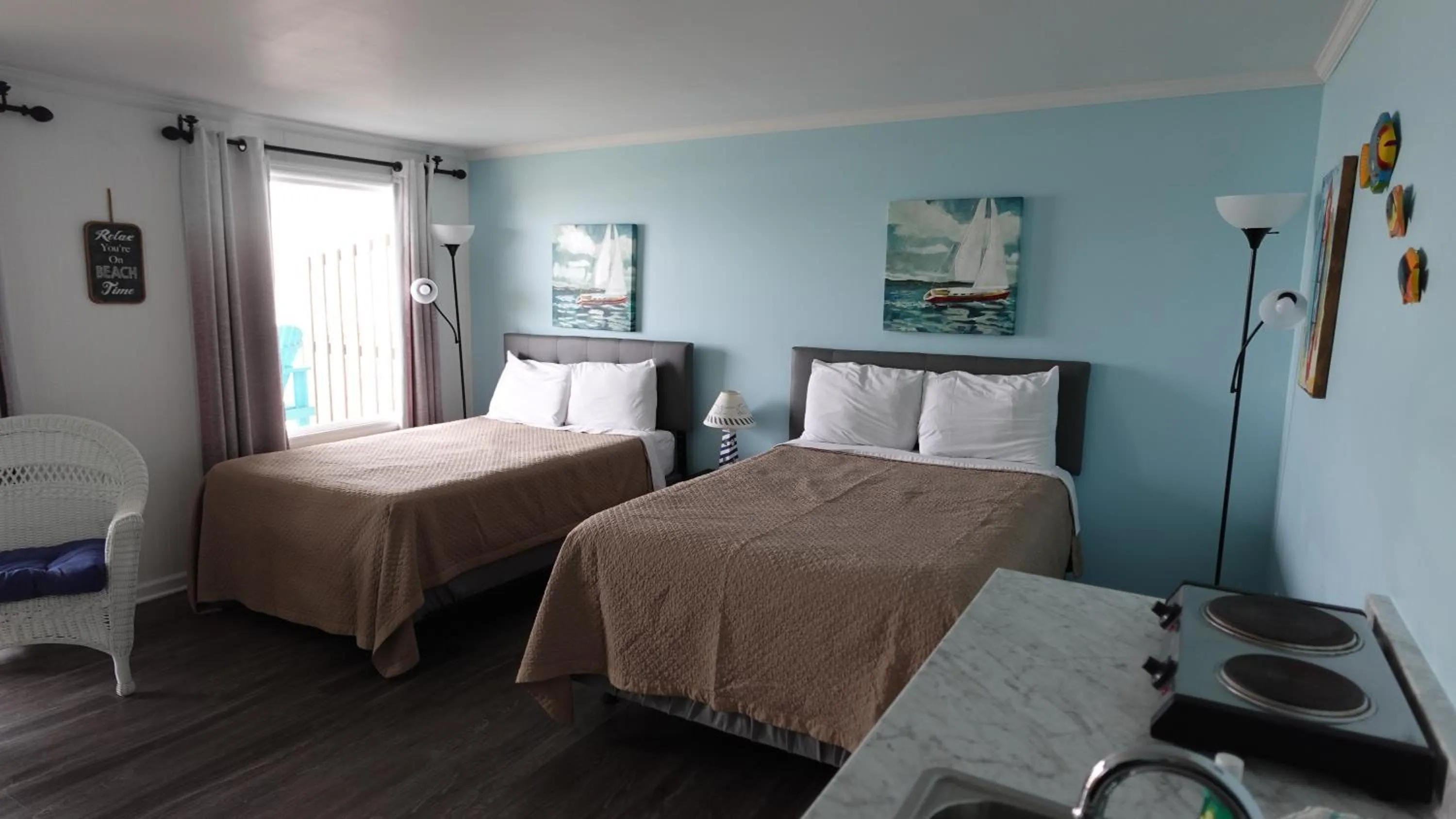 Photo of the whole room, Bed in Sea Vista Motel