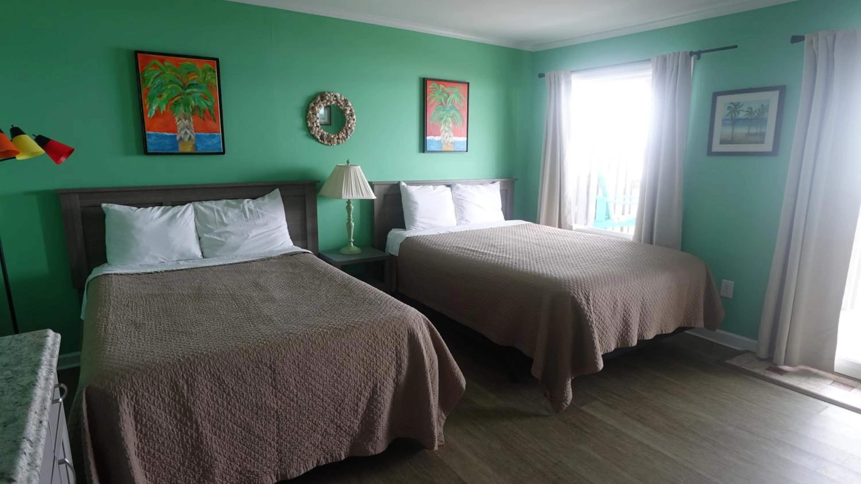 Photo of the whole room, Bed in Sea Vista Motel