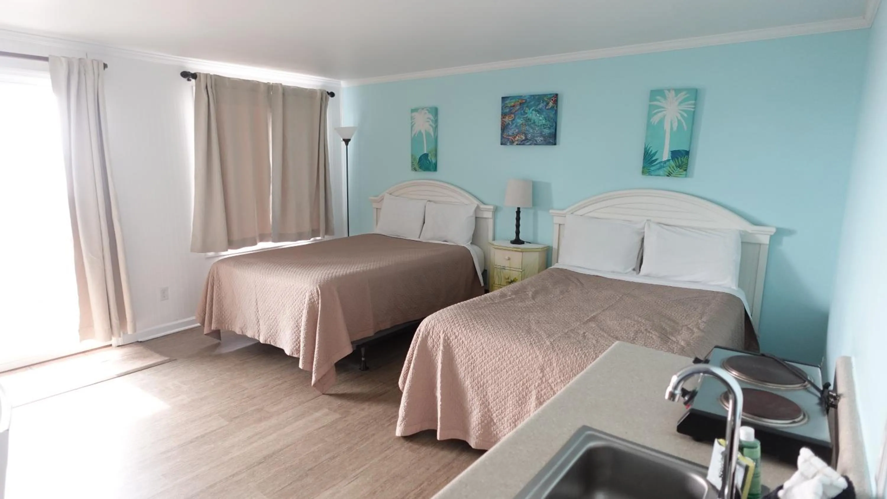 Bed in Sea Vista Motel