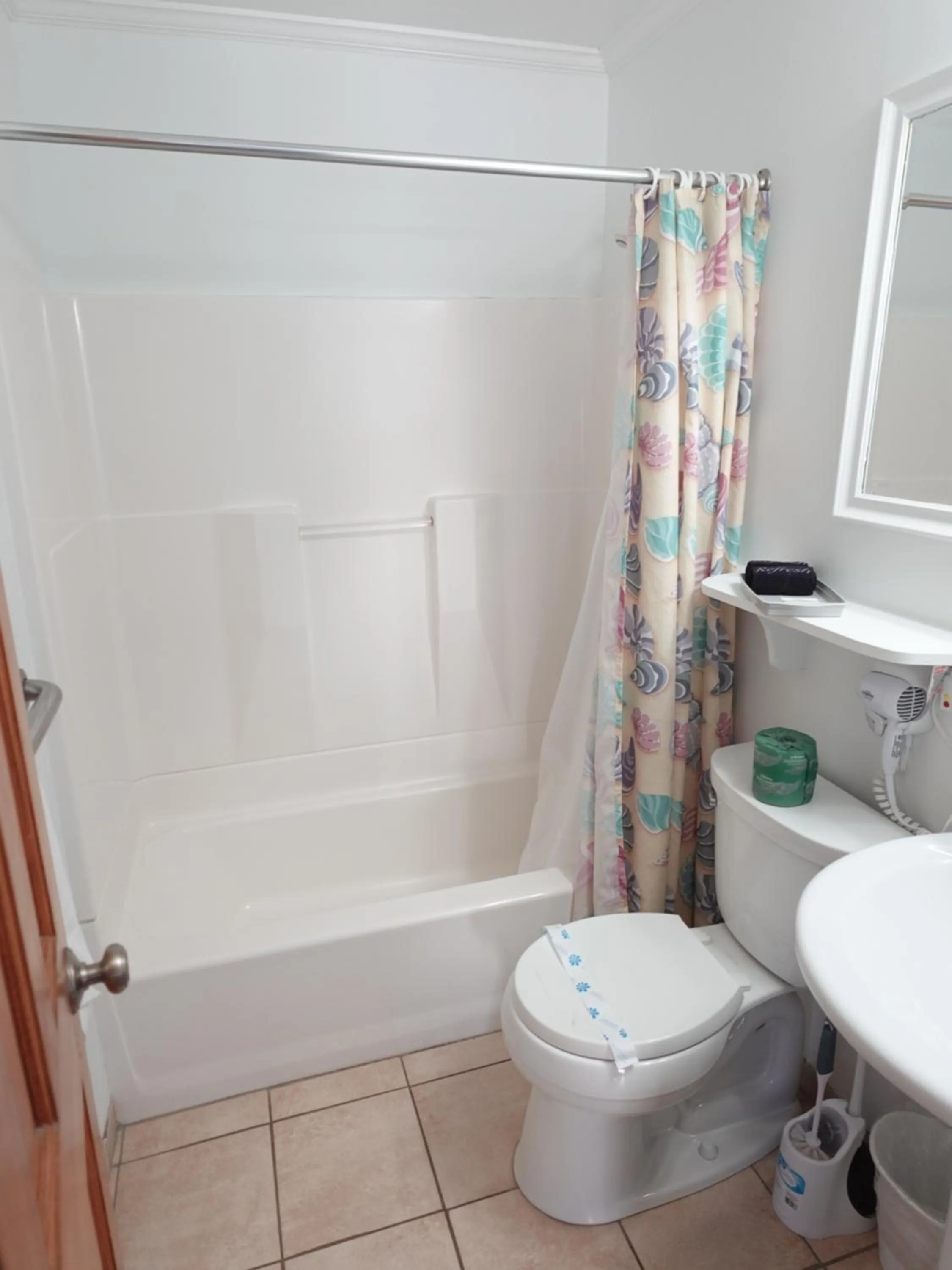 Shower in Sea Vista Motel