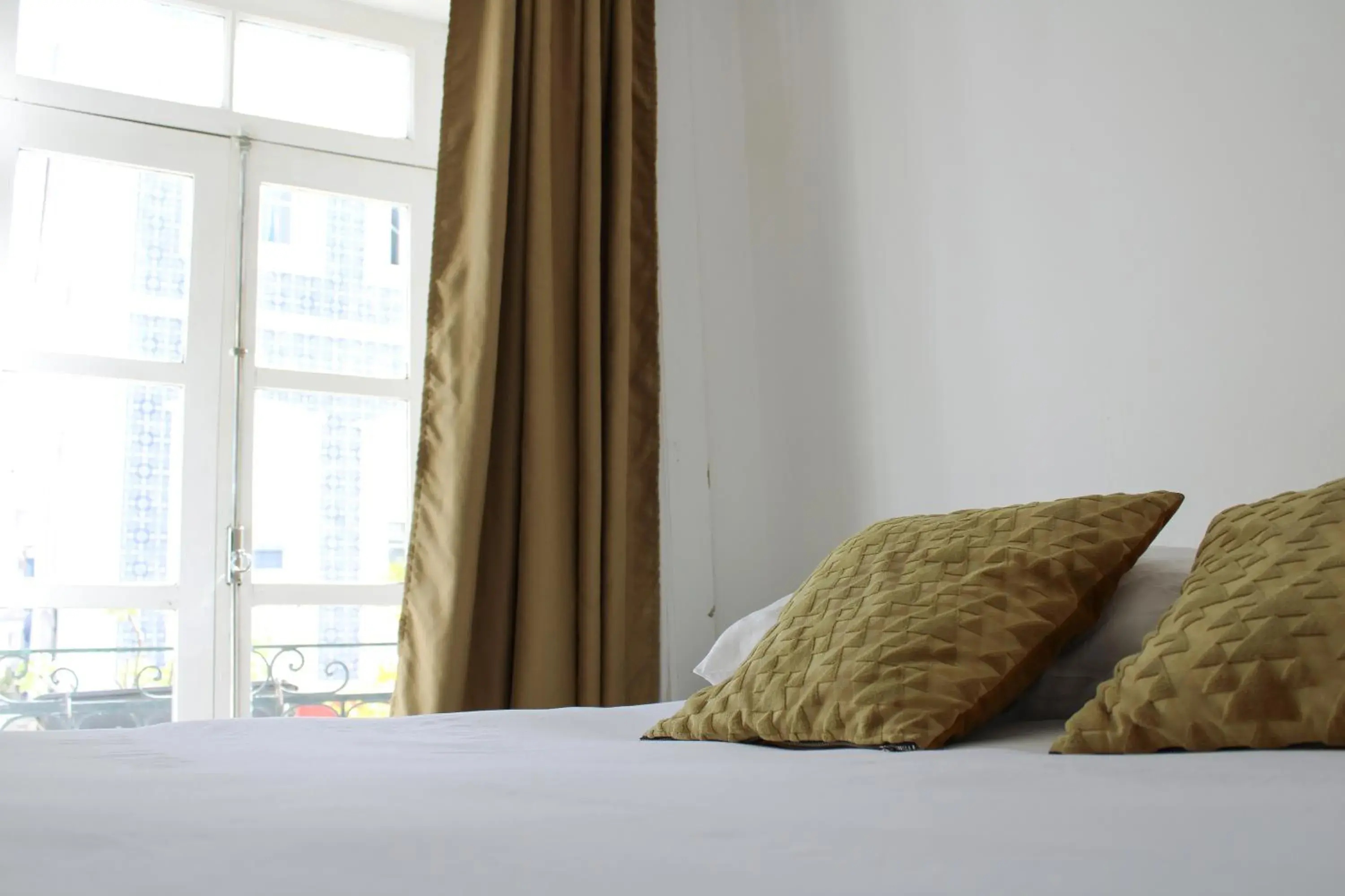 Bed in Urban City Bed in Urban City