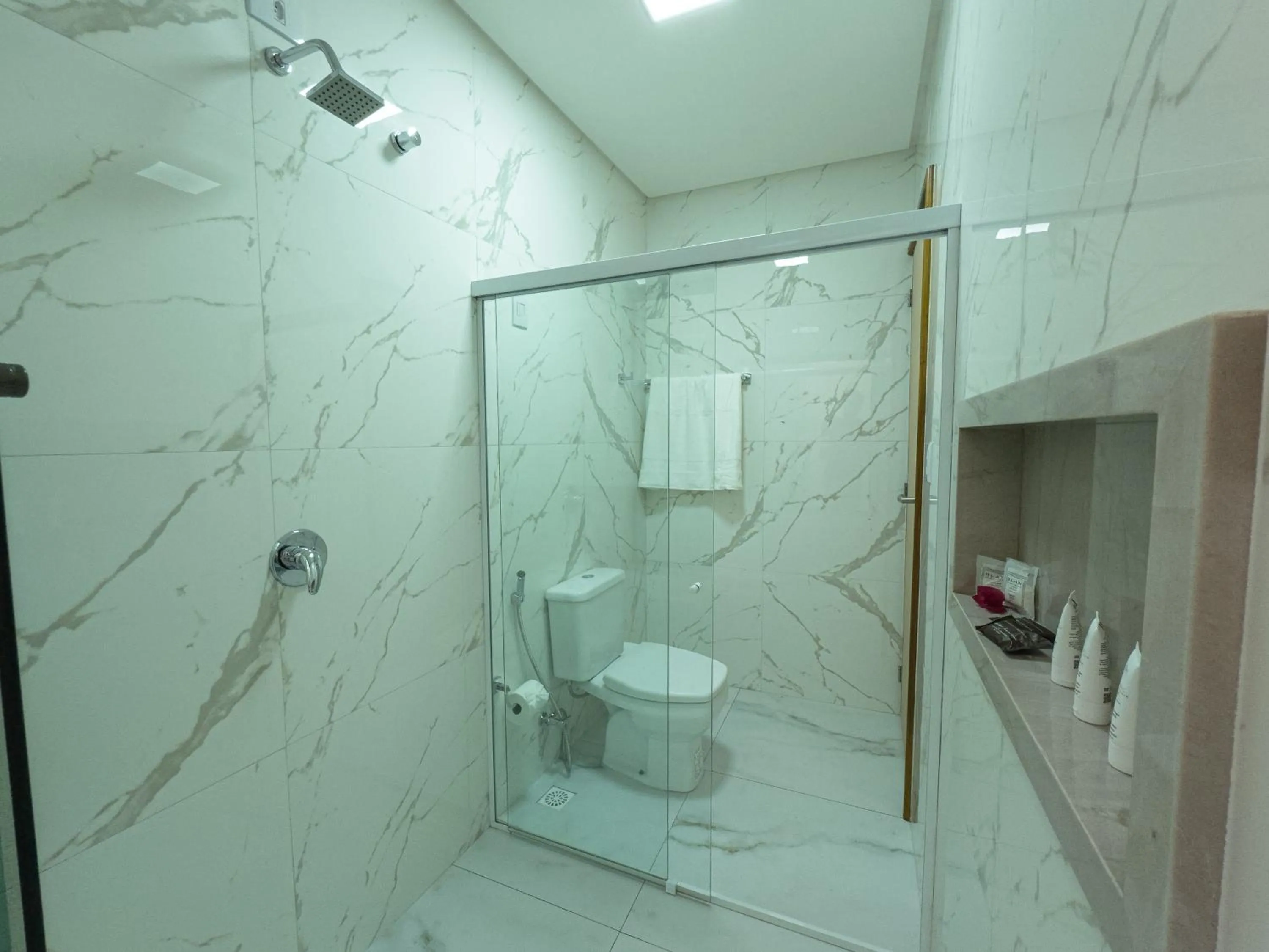 Shower in Pousada Mansão da Costa