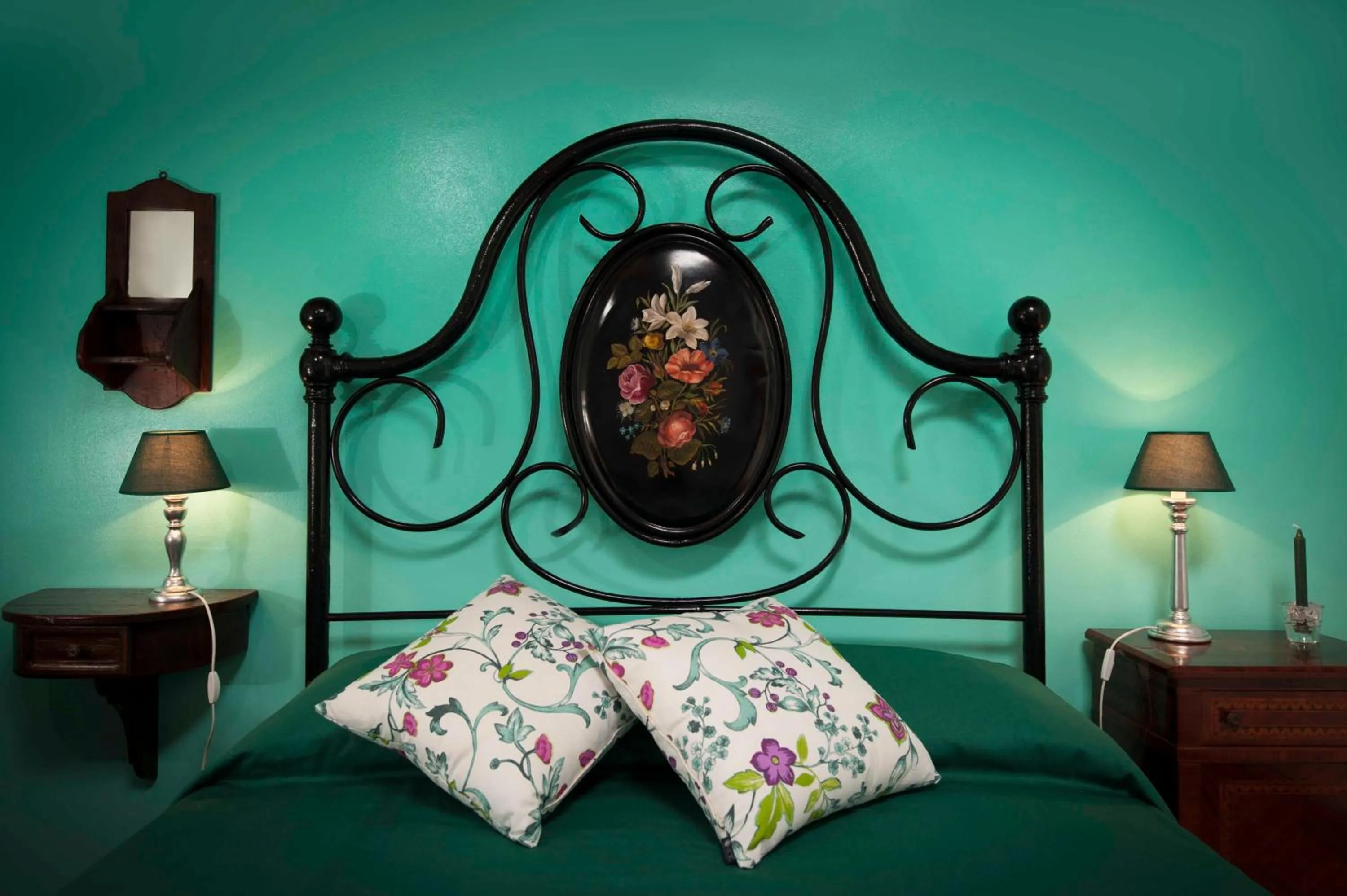 Decorative detail, Bed in Antico Granaione