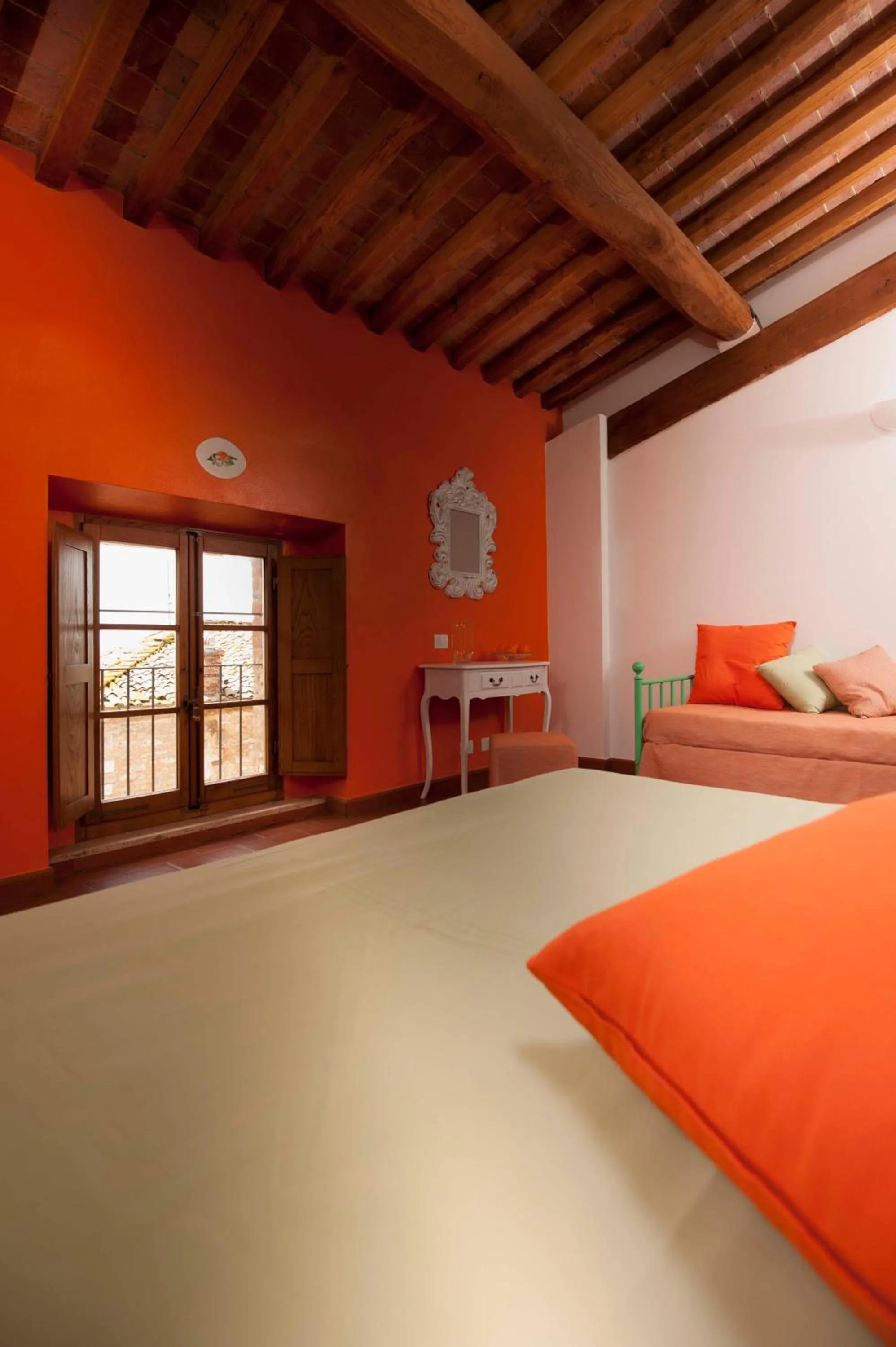 Decorative detail, Bed in Antico Granaione