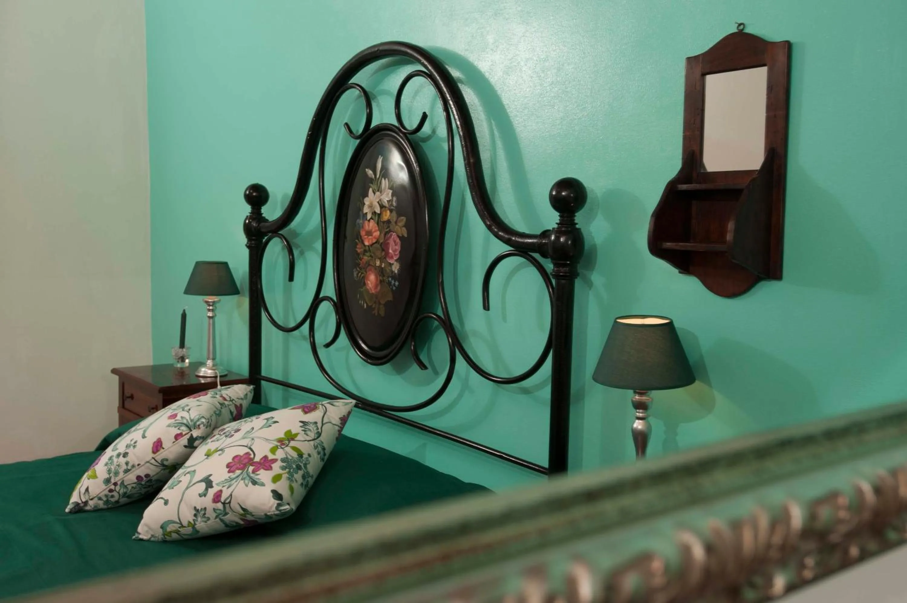 Decorative detail, Bed in Antico Granaione