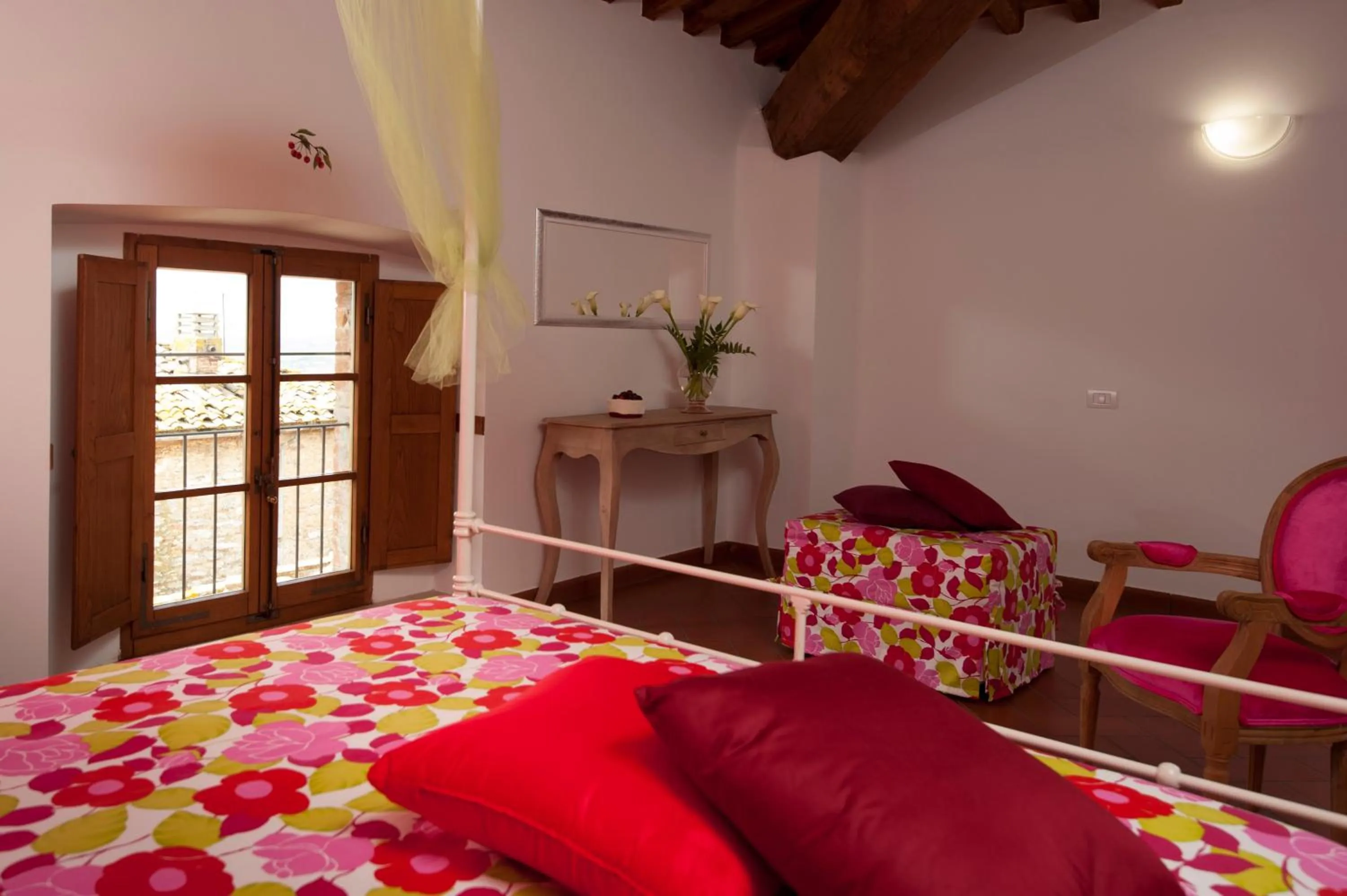 Photo of the whole room, Bed in Antico Granaione