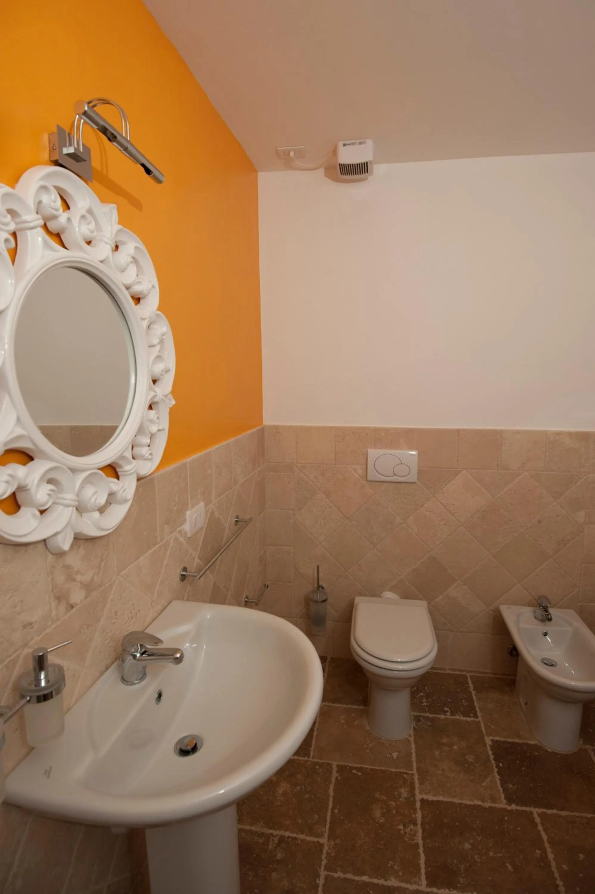 Toilet in Antico Granaione