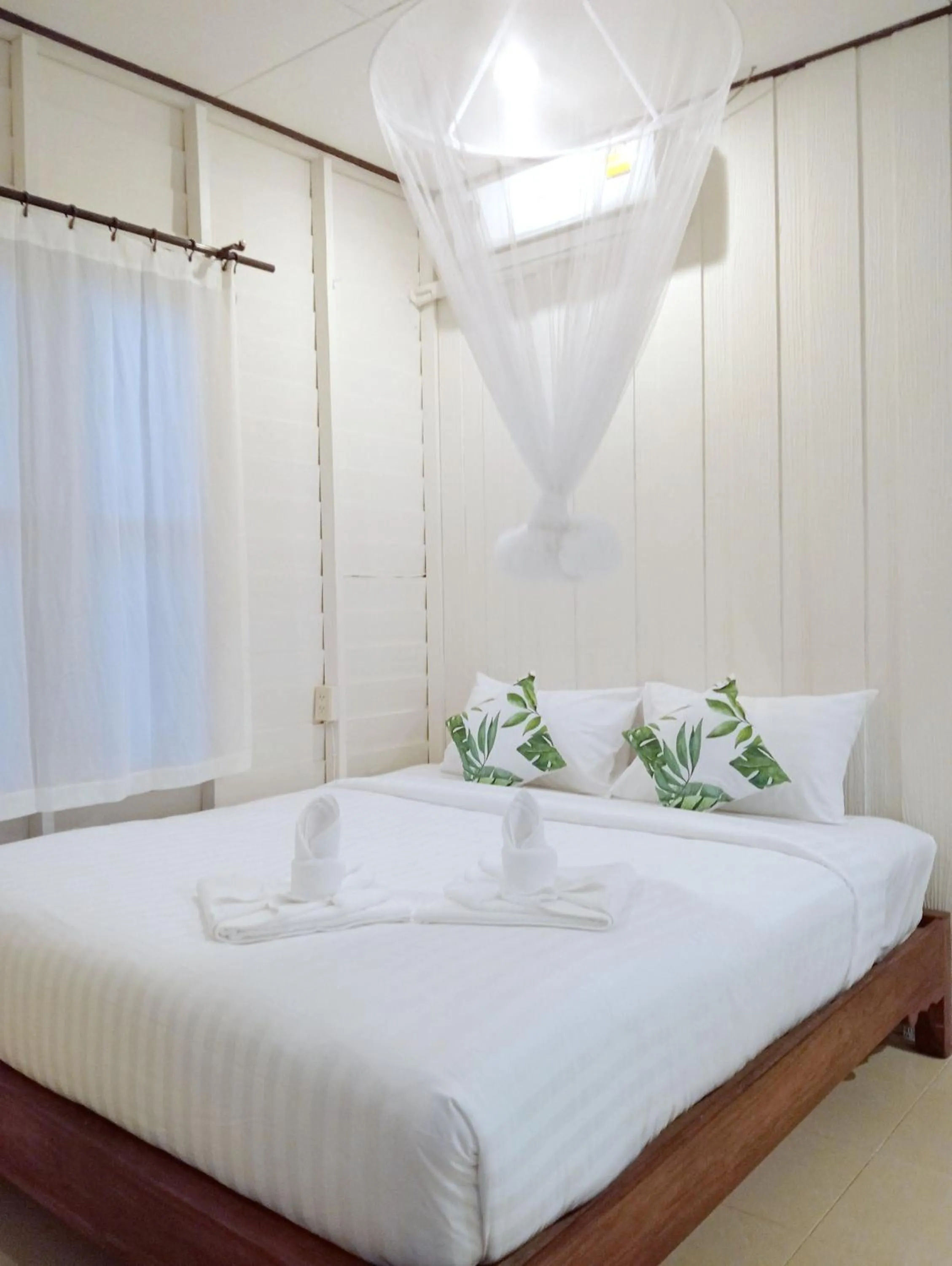 Bedroom, Bed in The River Retreat Koh Mak