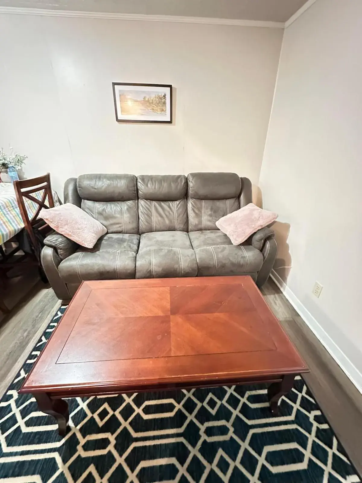 A Quiet and decent 2 Bedroom apartment A Quiet and decent 2 Bedroom apartment