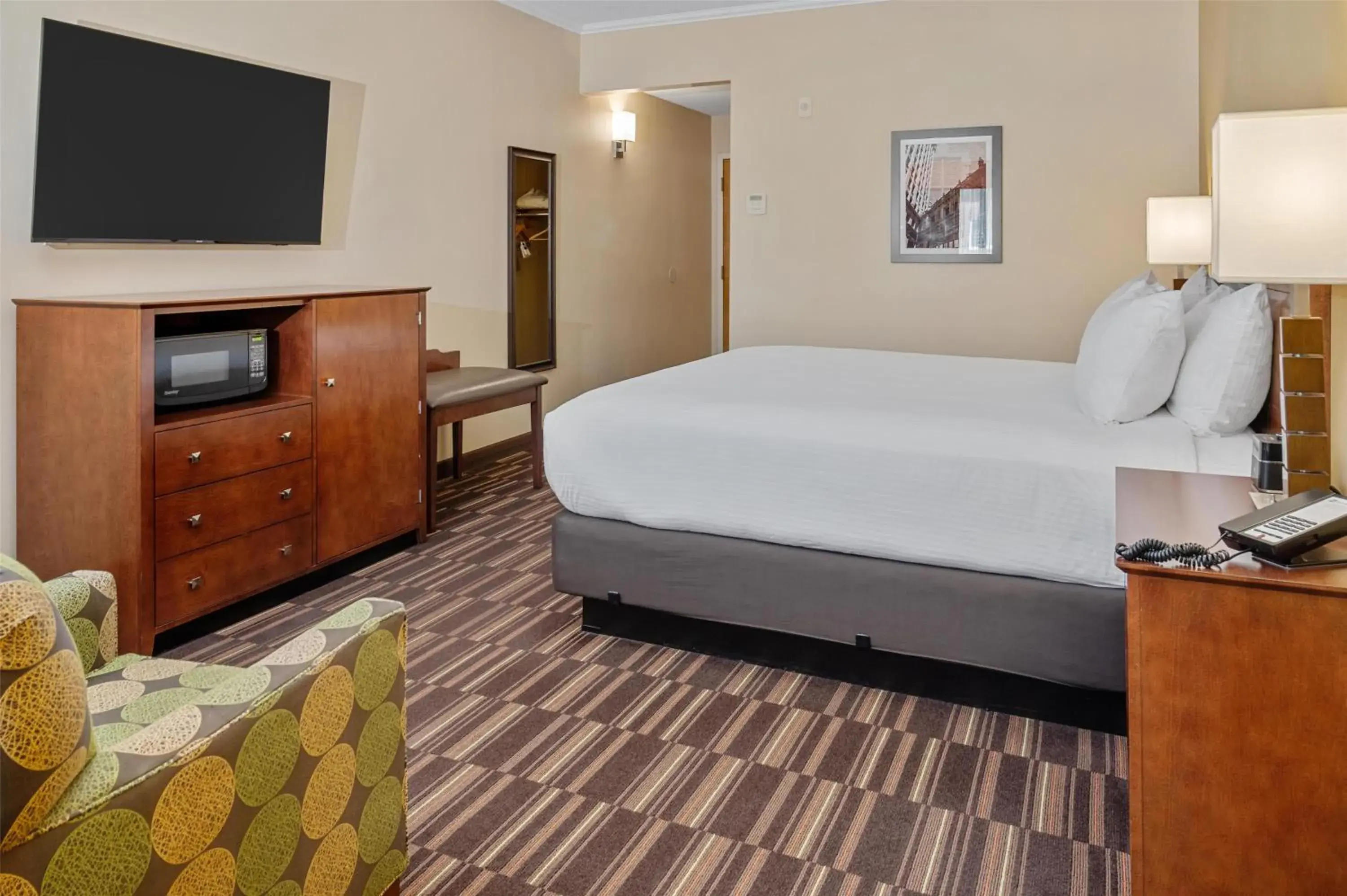 King Room with Bath Tub - Mobility Accessible in Best Western Falcon Plaza - Bowling Green King Room with Bath Tub - Mobility Accessible in Best Western Falcon Plaza - Bowling Green