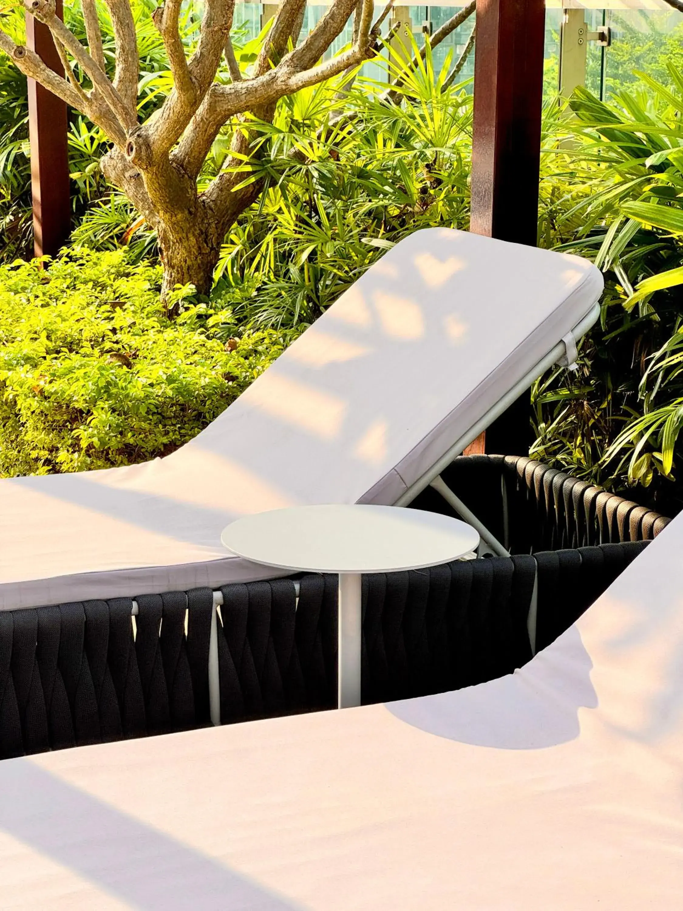 Swimming pool in New World Guangzhou Hotel Swimming pool in New World Guangzhou Hotel