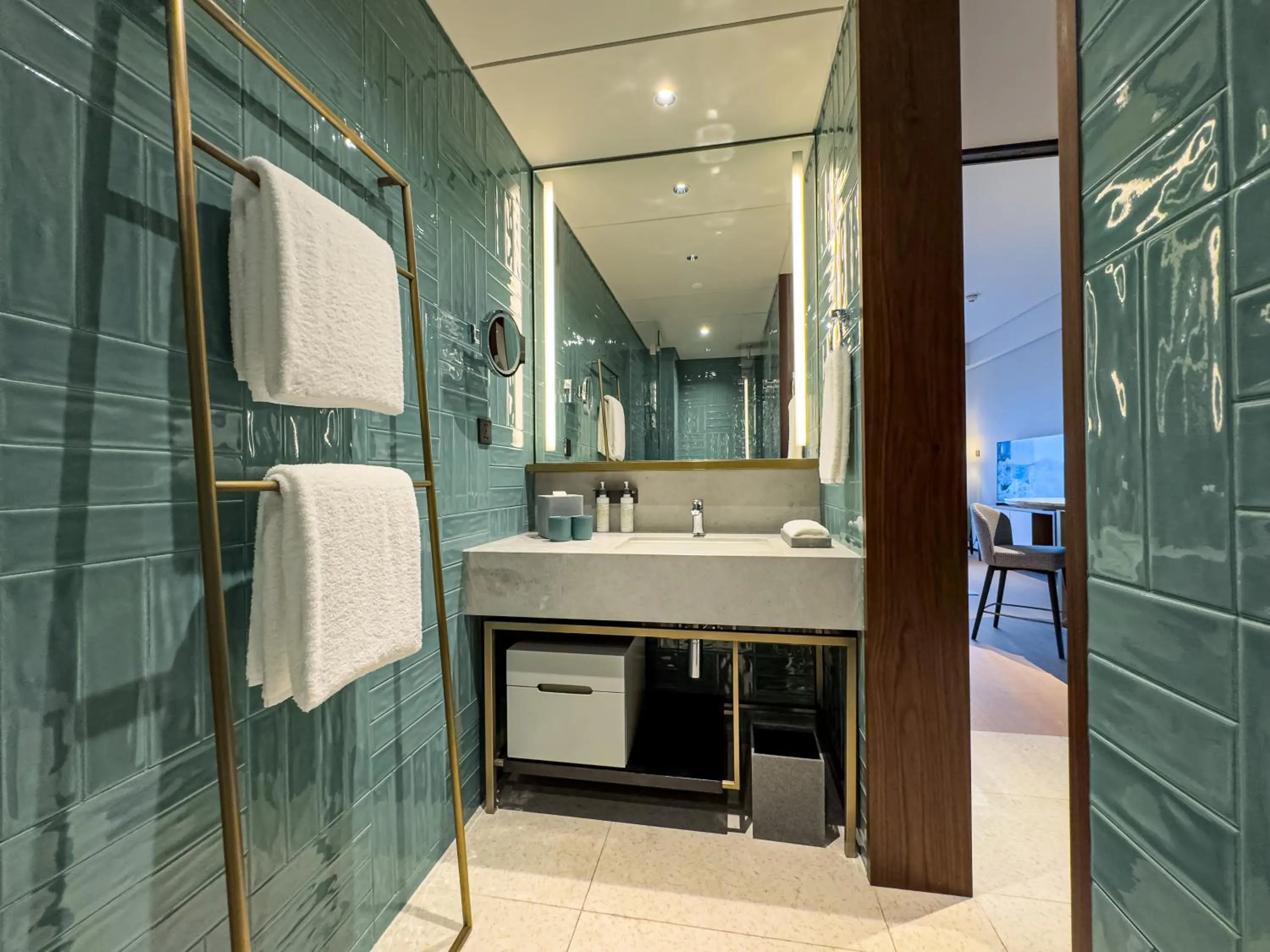 Bathroom in New World Guangzhou Hotel