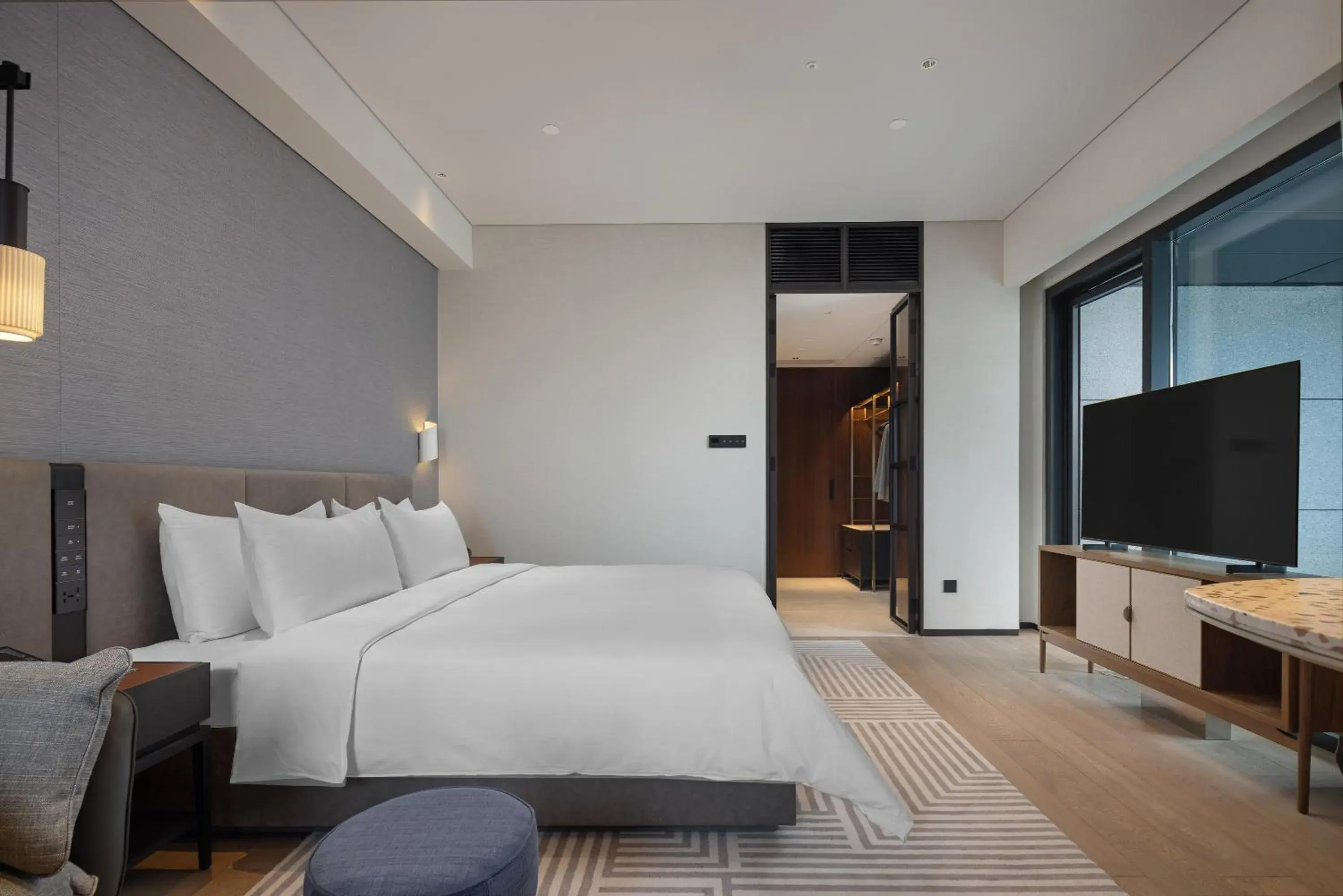 Bedroom, Bed in New World Guangzhou Hotel Bedroom, Bed in New World Guangzhou Hotel