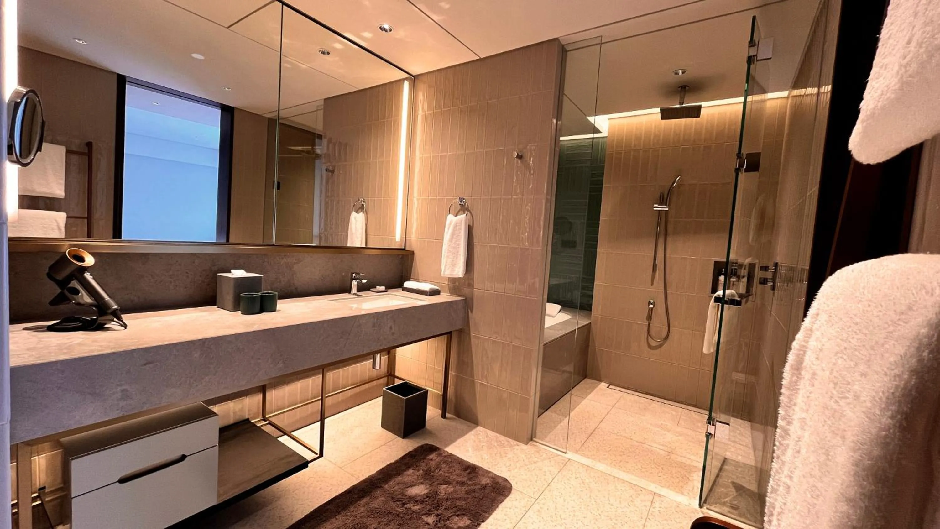 Bathroom in New World Guangzhou Hotel