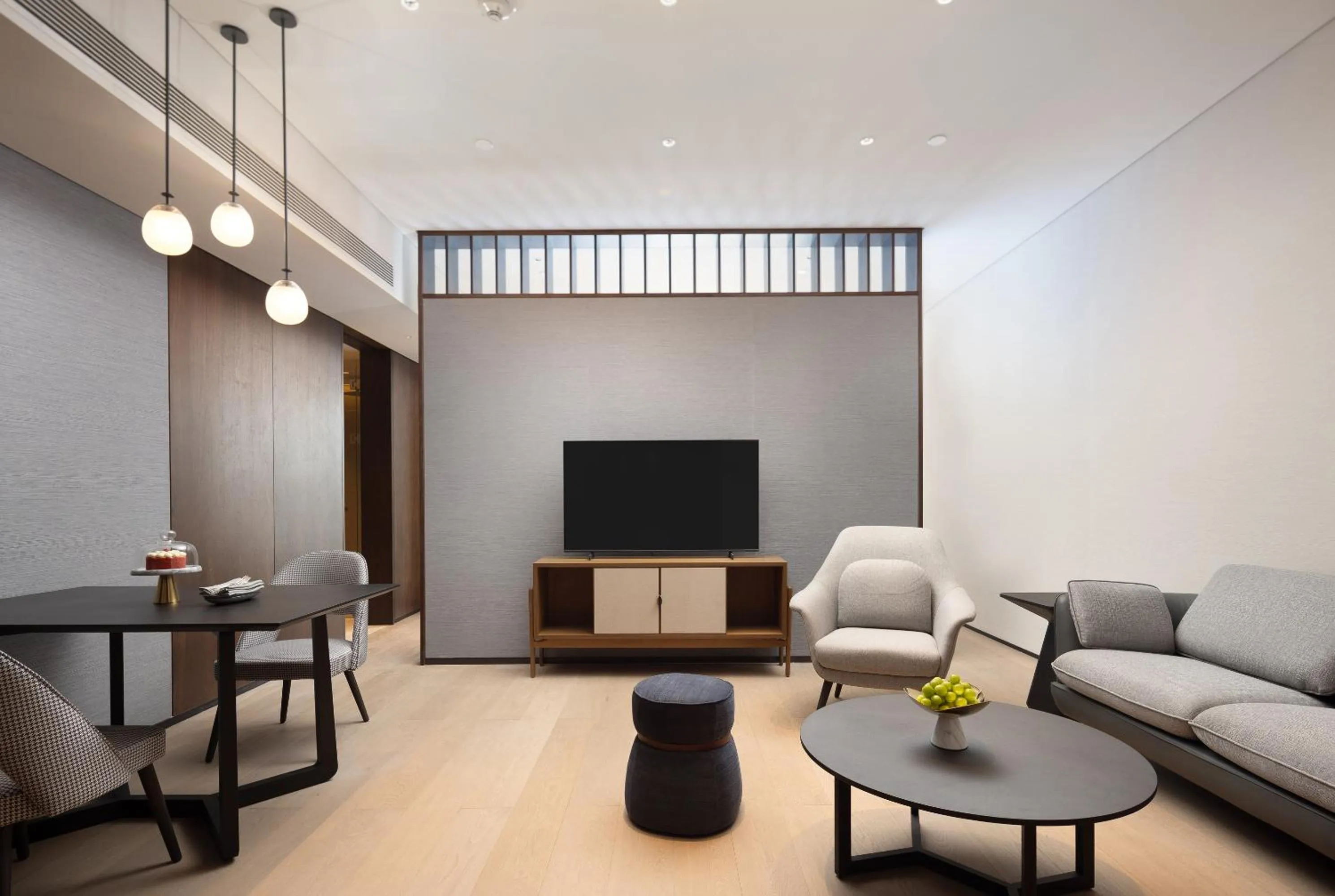 Communal lounge/ TV room in New World Guangzhou Hotel