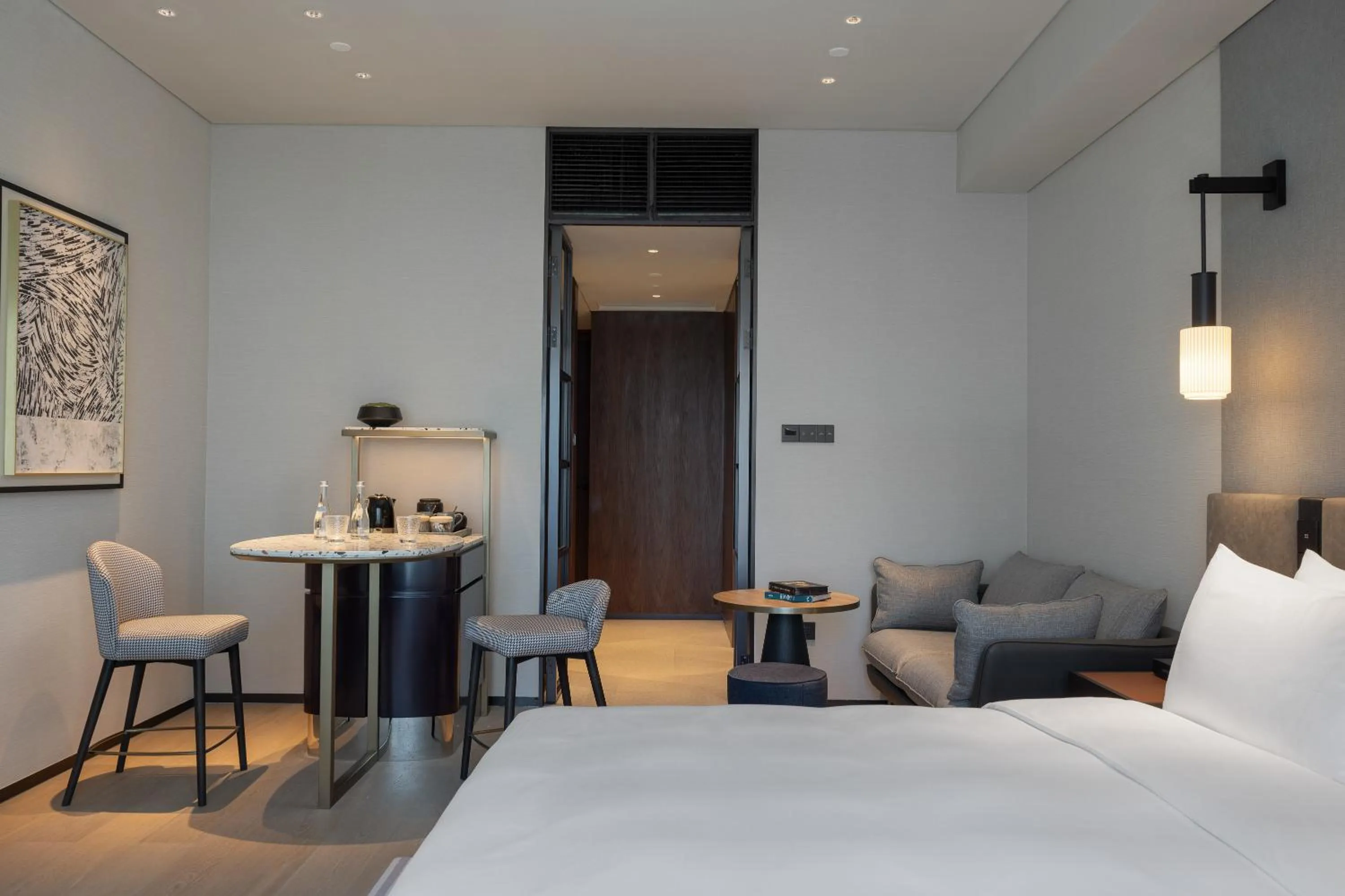 Living room, Bed in New World Guangzhou Hotel