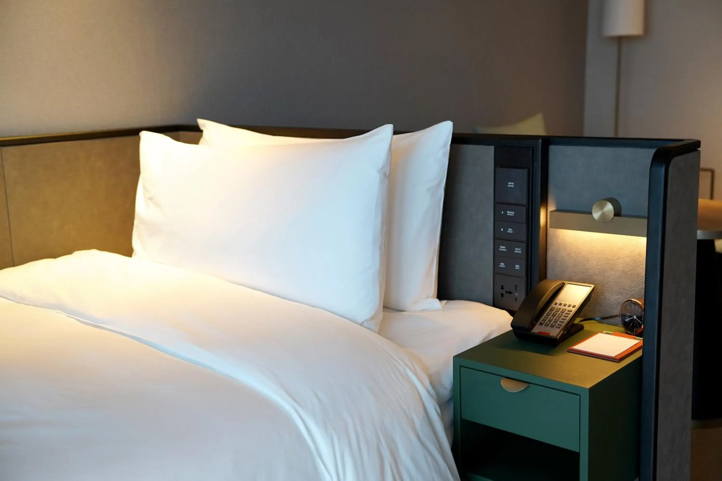 Bed in New World Guangzhou Hotel Bed in New World Guangzhou Hotel