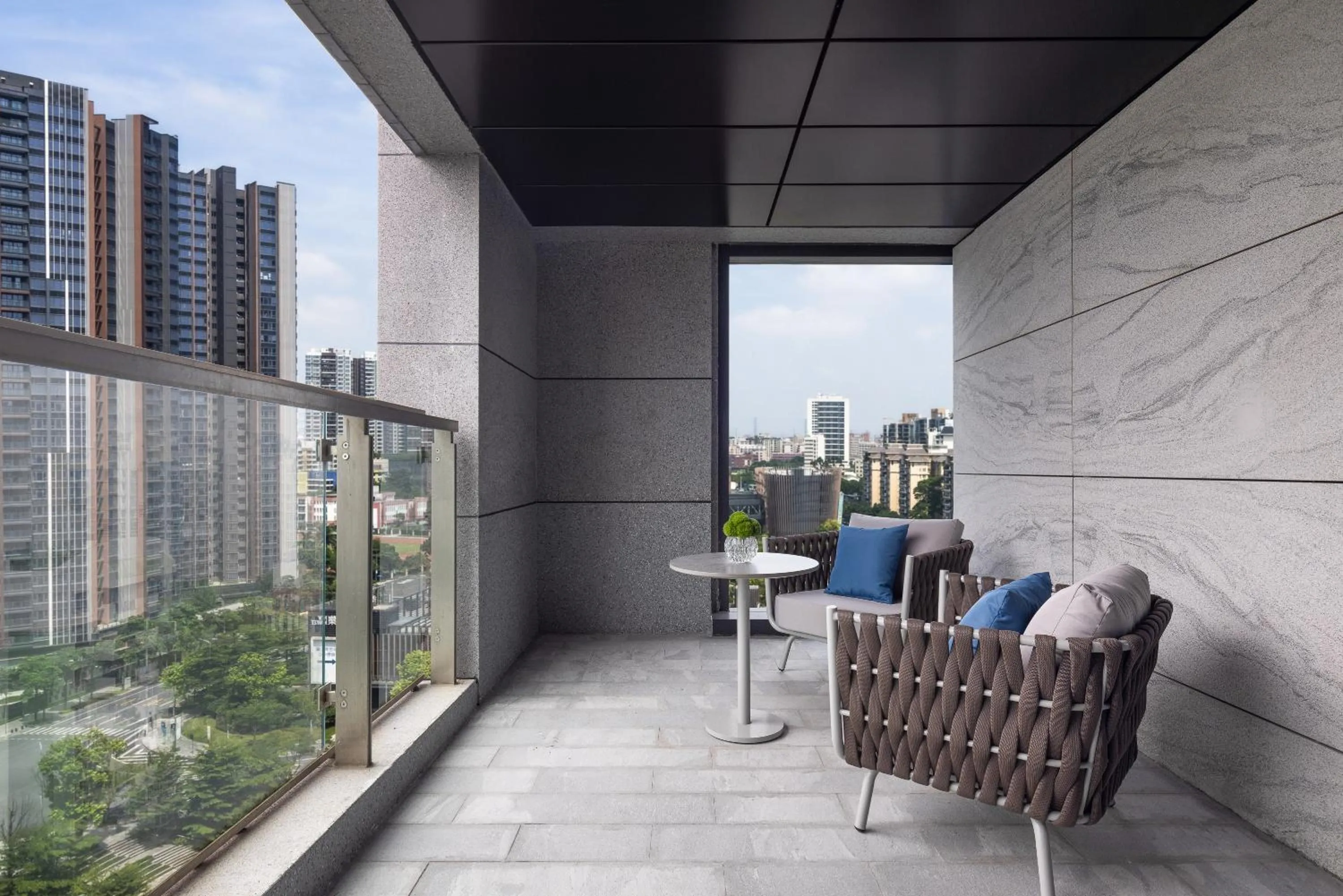 Balcony/Terrace in New World Guangzhou Hotel