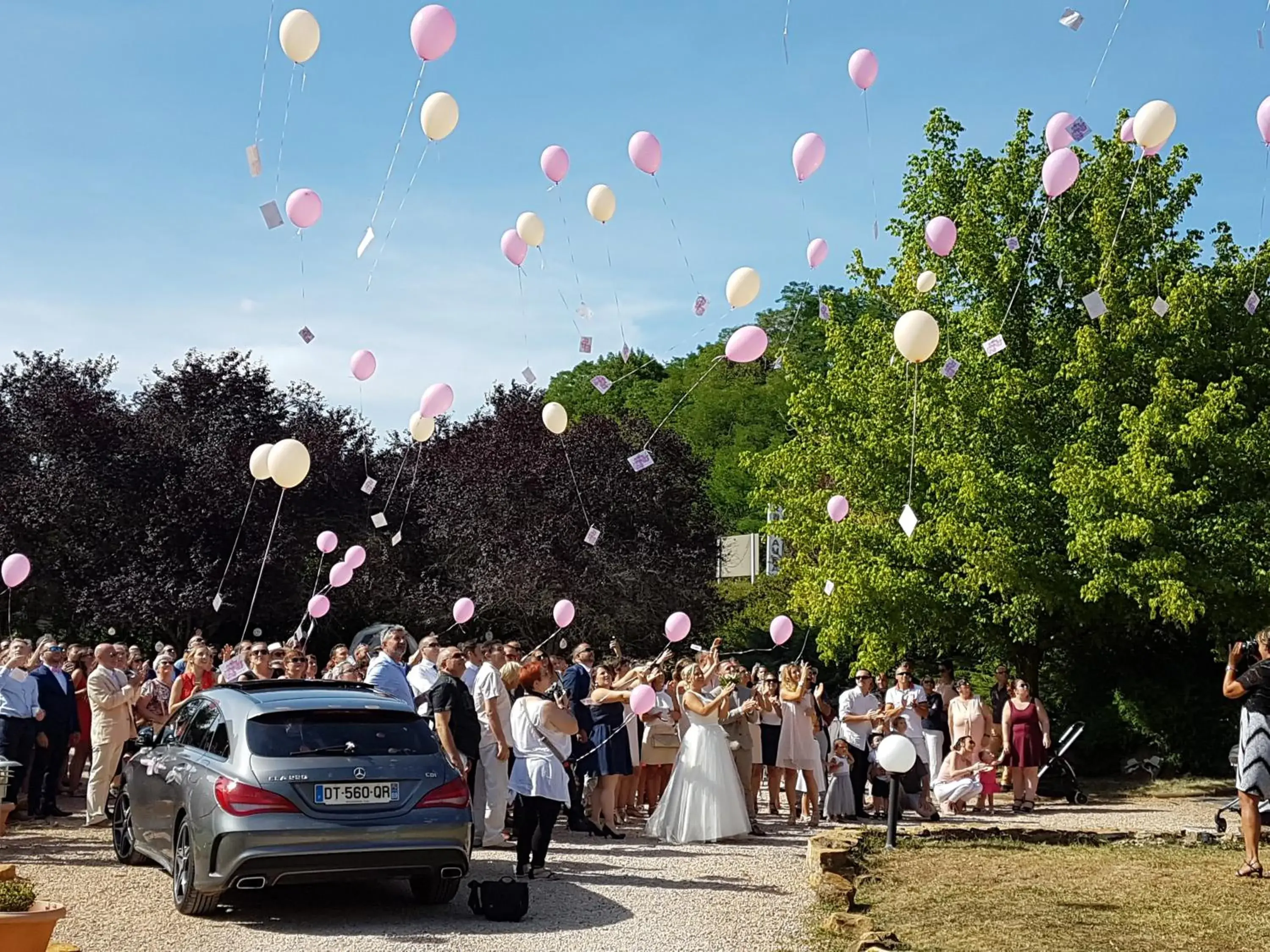 Property building in Hôtel Domaine des Pierres Dorées Property building in Hôtel Domaine des Pierres Dorées