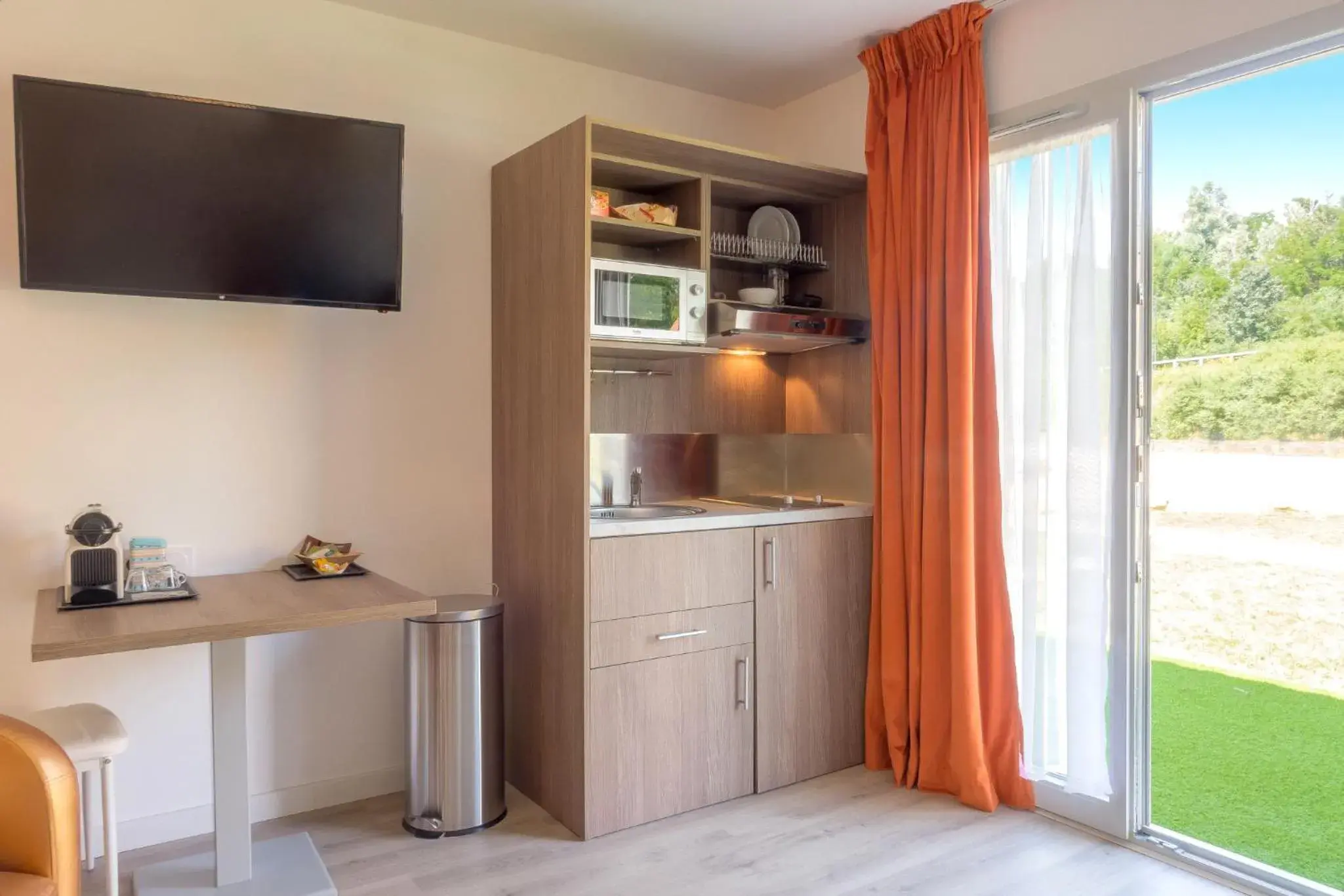 Bedroom in Hôtel Domaine des Pierres Dorées Bedroom in Hôtel Domaine des Pierres Dorées