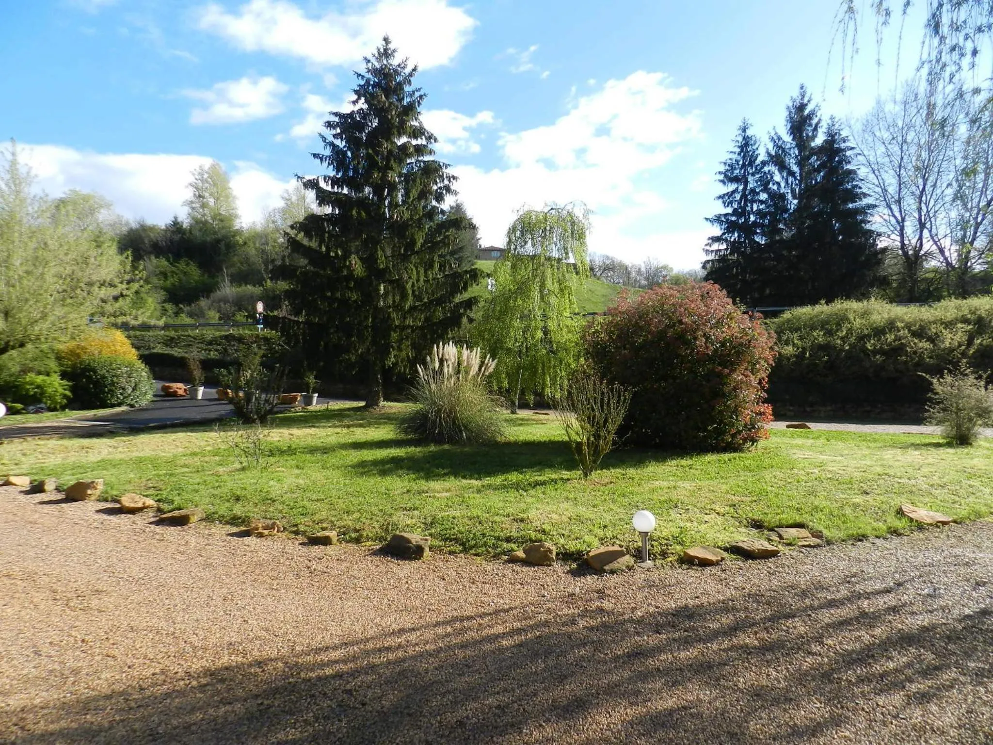 Property building in Hôtel Domaine des Pierres Dorées