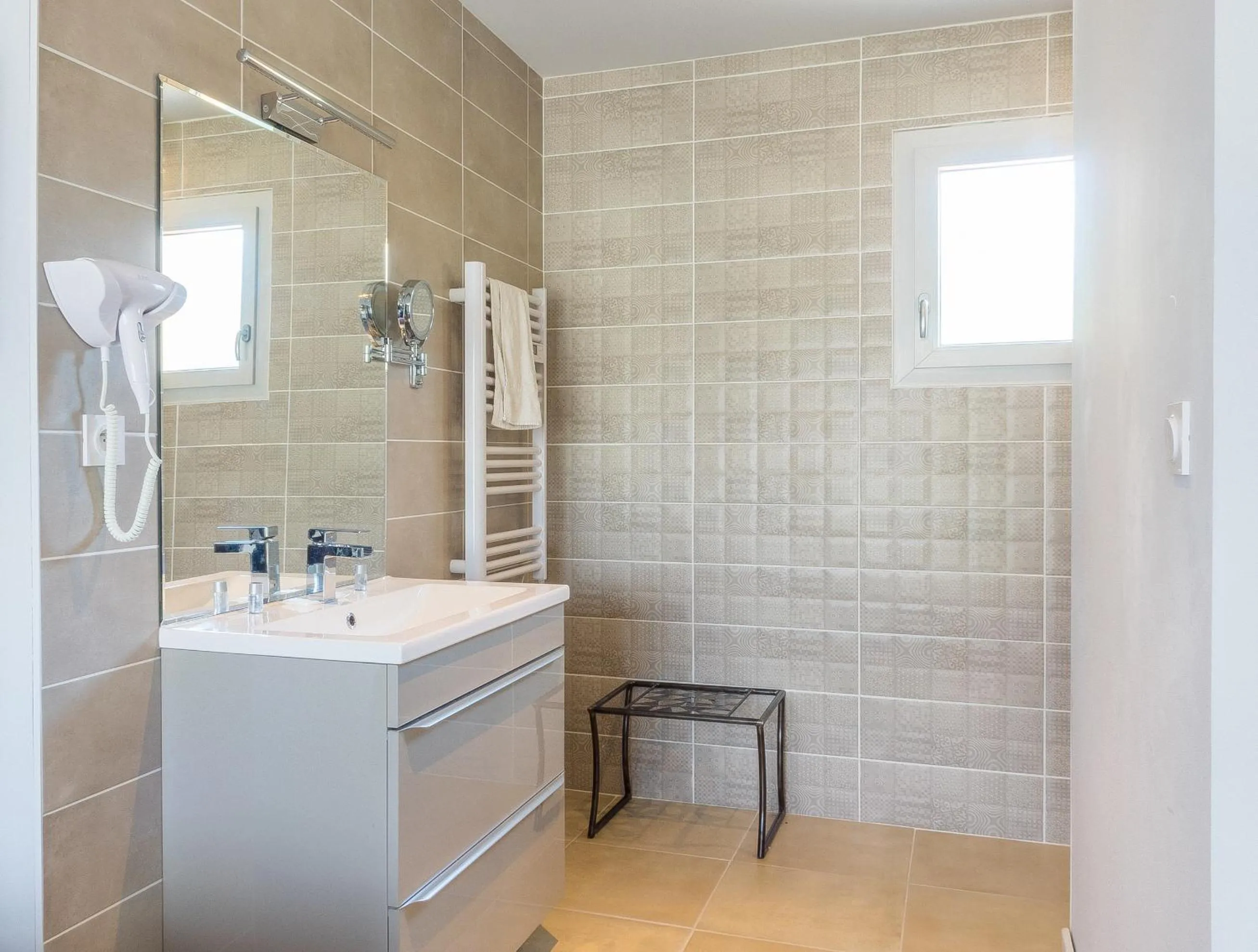 Bathroom in Hôtel Domaine des Pierres Dorées