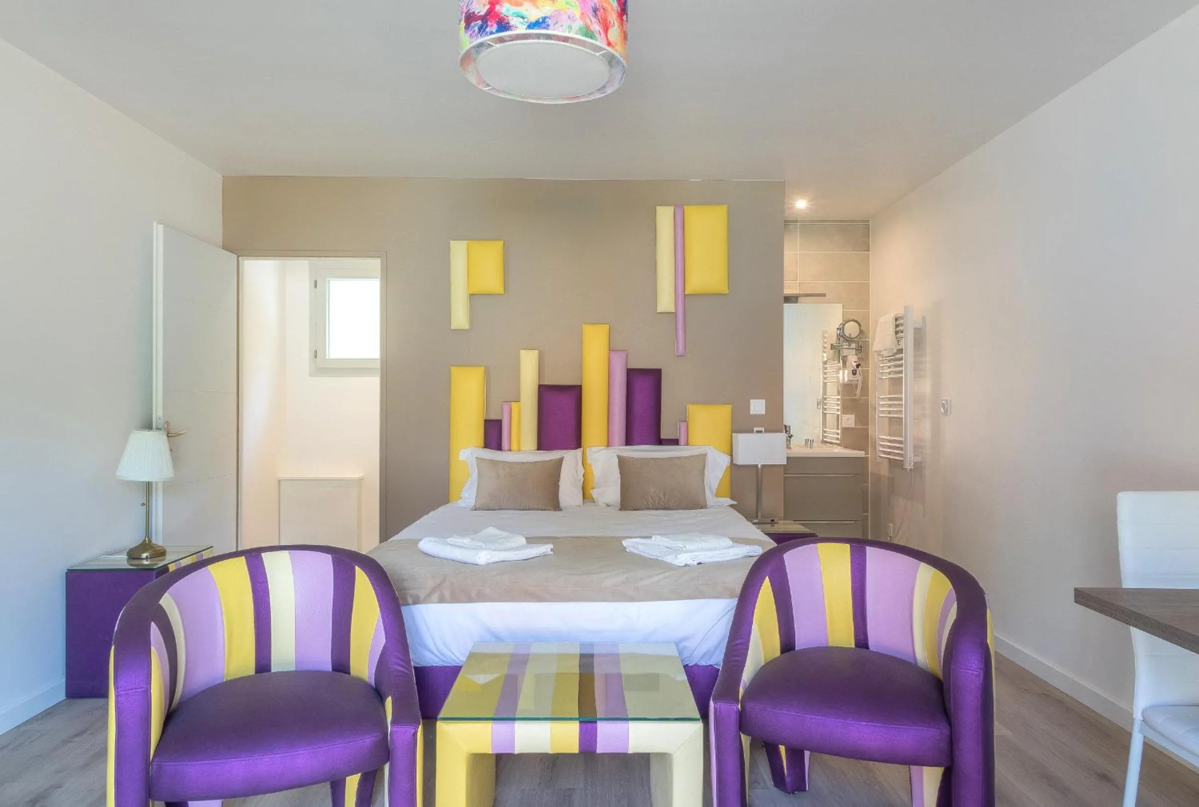 Bedroom in Hôtel Domaine des Pierres Dorées