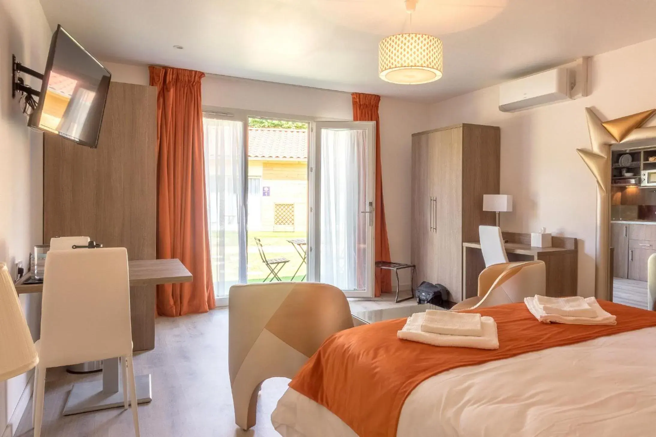 Bedroom in Hôtel Domaine des Pierres Dorées Bedroom in Hôtel Domaine des Pierres Dorées