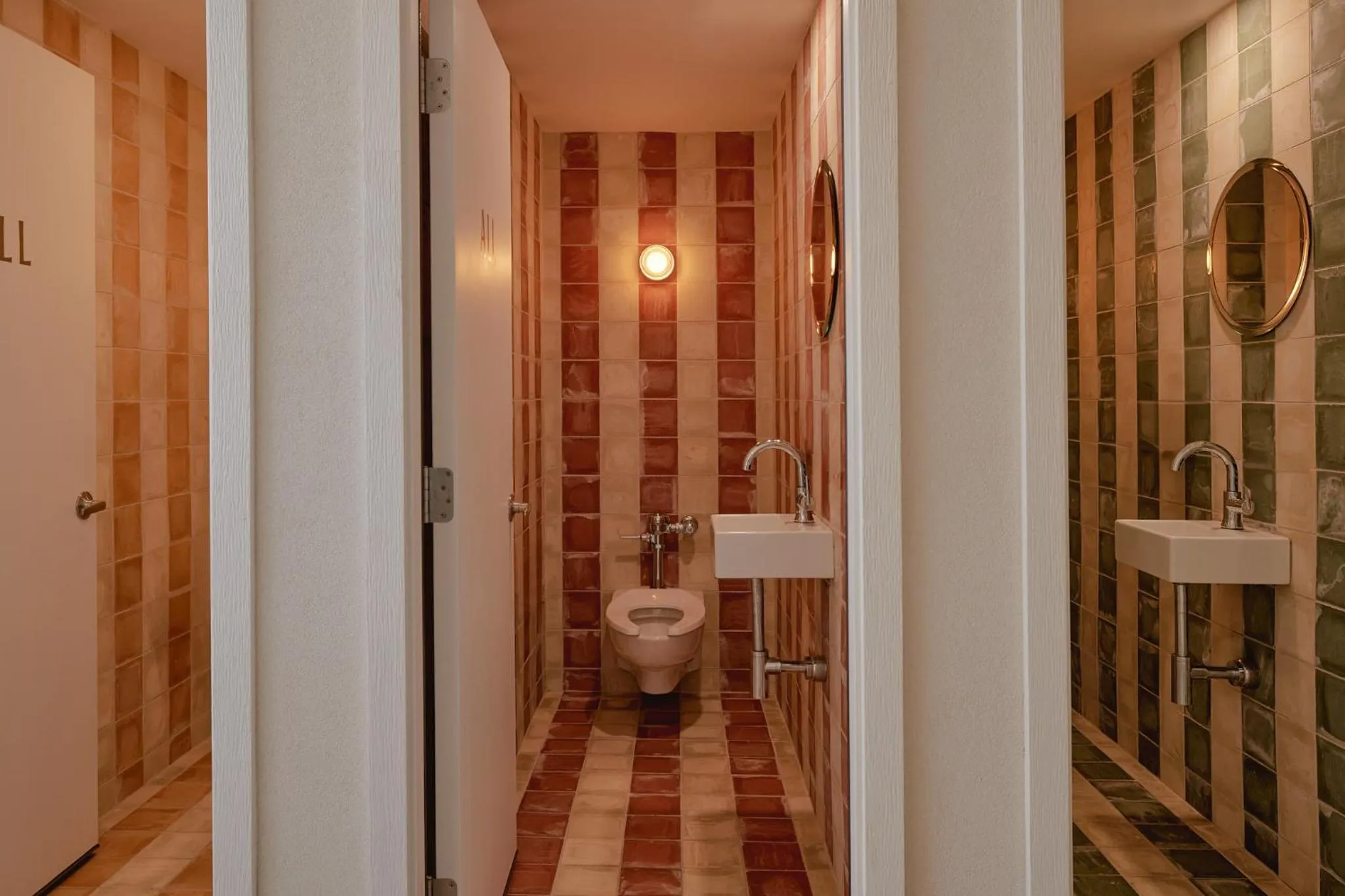 Public Bath in Hotel Lucine