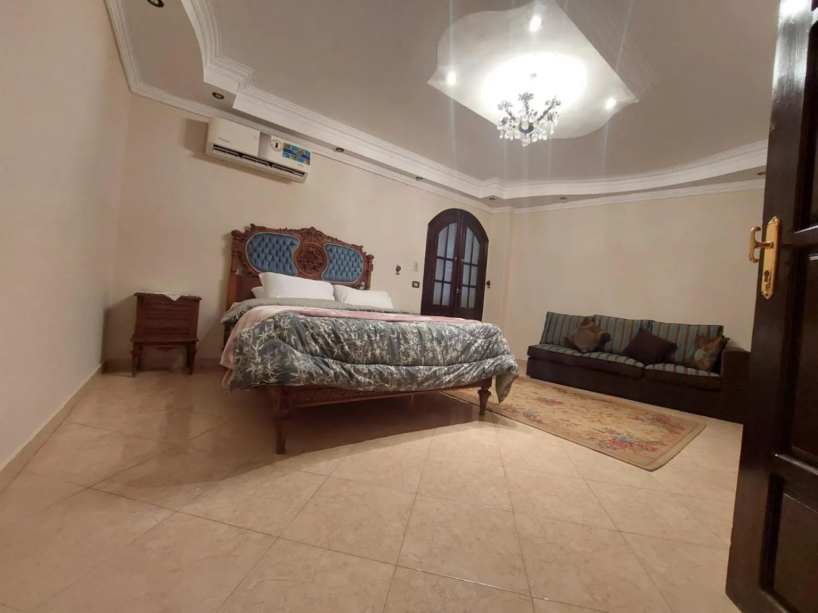 Bed in Chez l'ami hotel