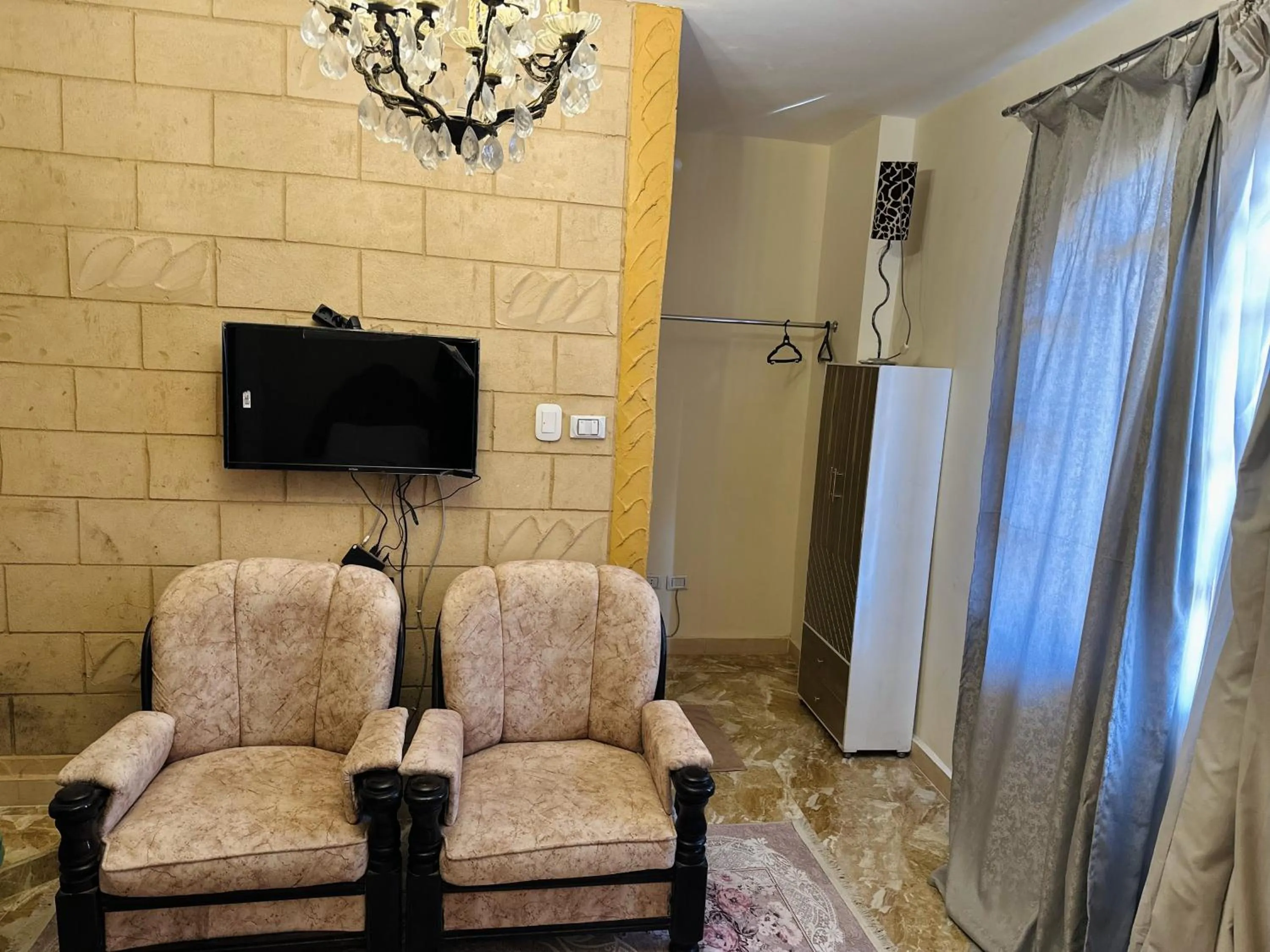 TV and multimedia in Chez l'ami hotel