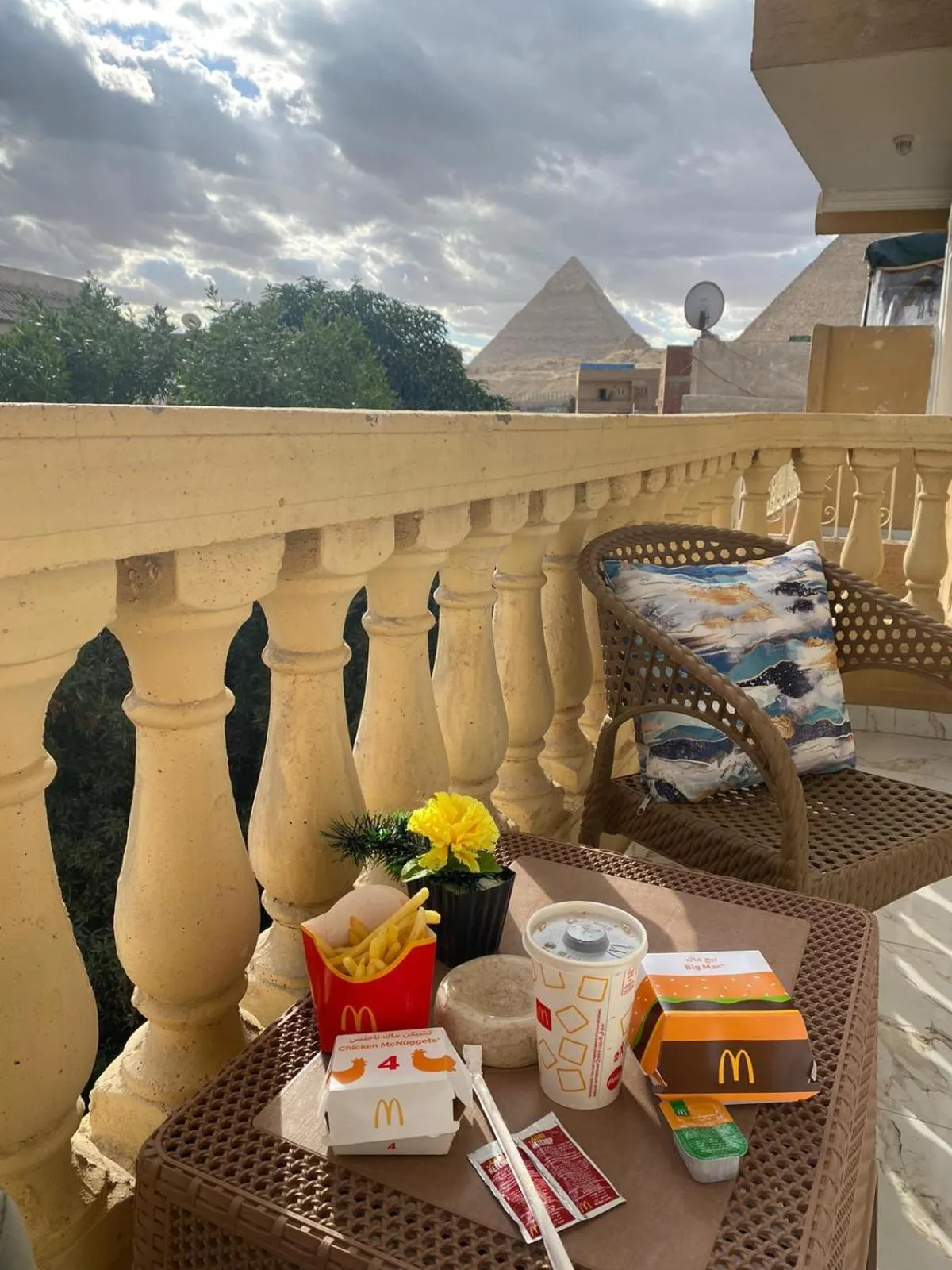 Balcony/Terrace in Chez l'ami hotel